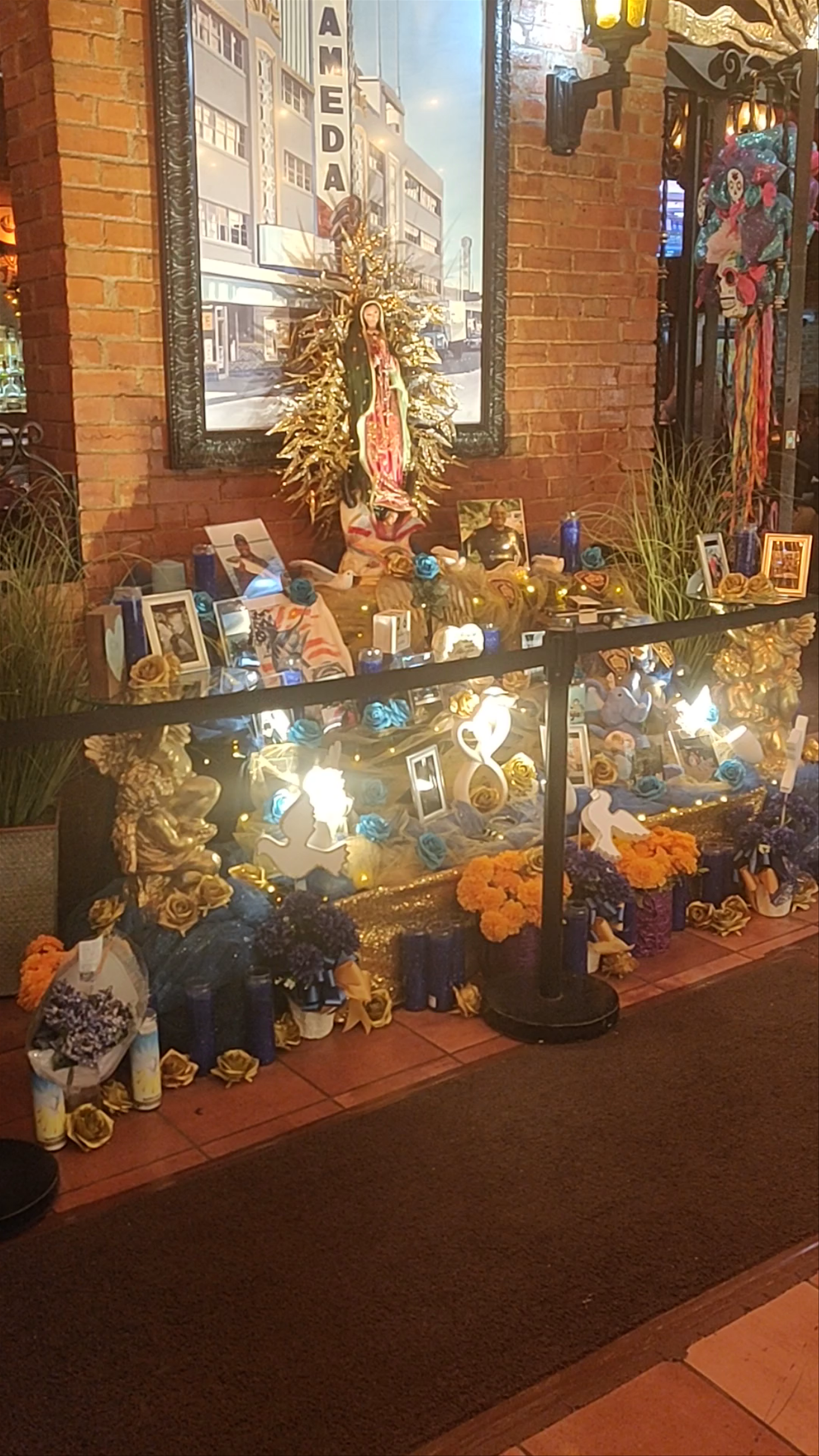 Mi Tierra Cafe y Panaderia: A Vibrant San Antonio Tradition