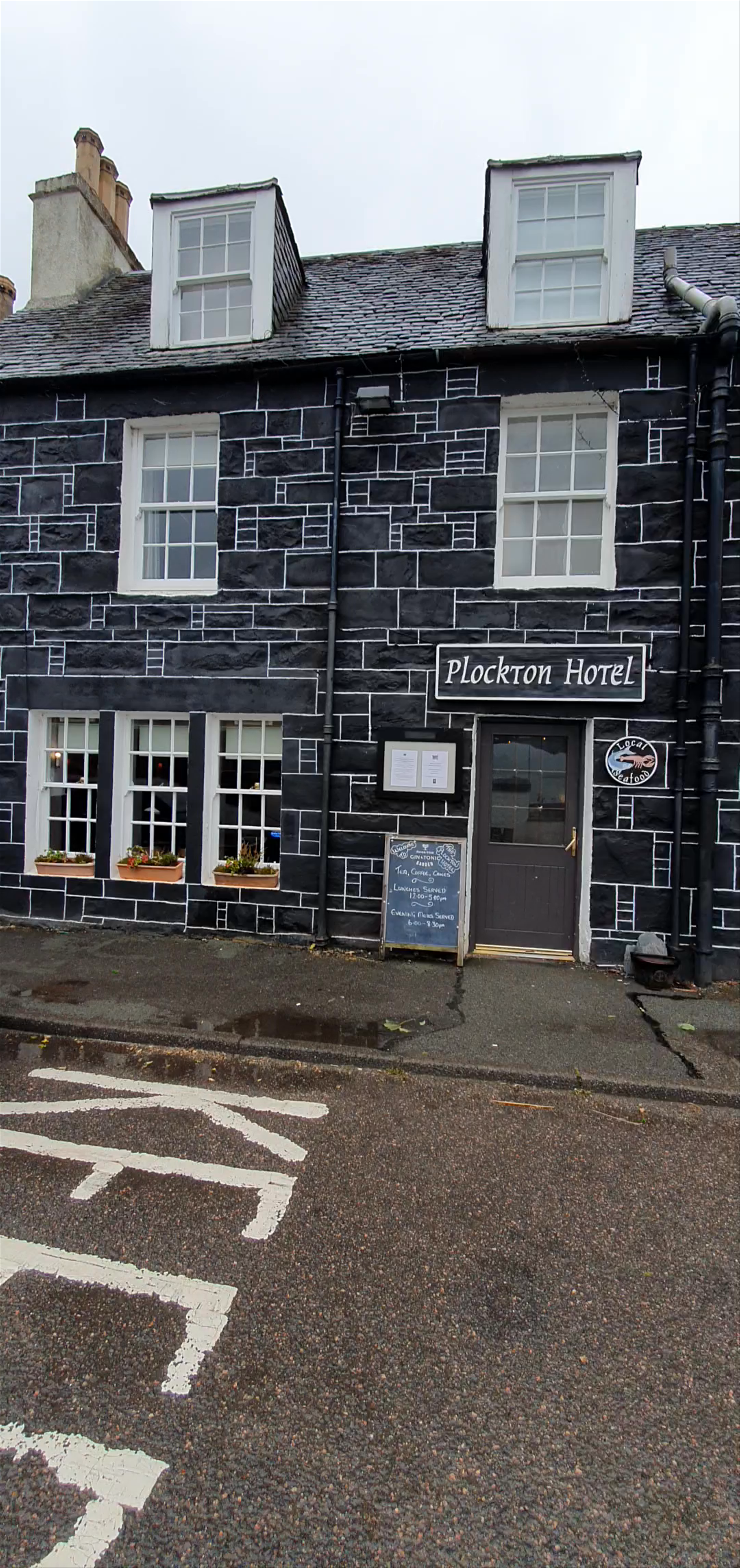Plockton Hotel: Cozy Scottish Harbour Stay in Beautiful Plockton