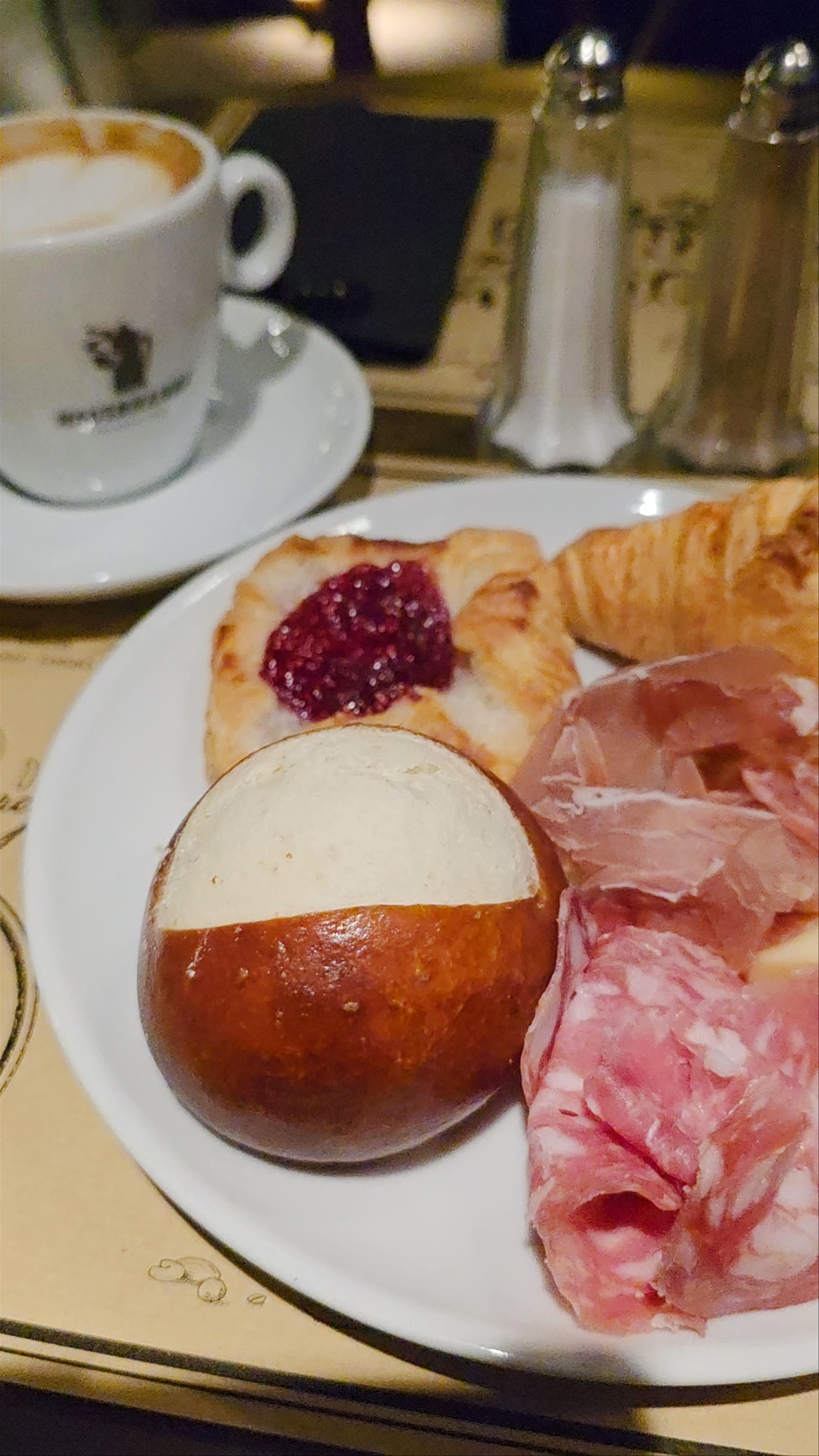 Ruby Mimi Hotel & Bar