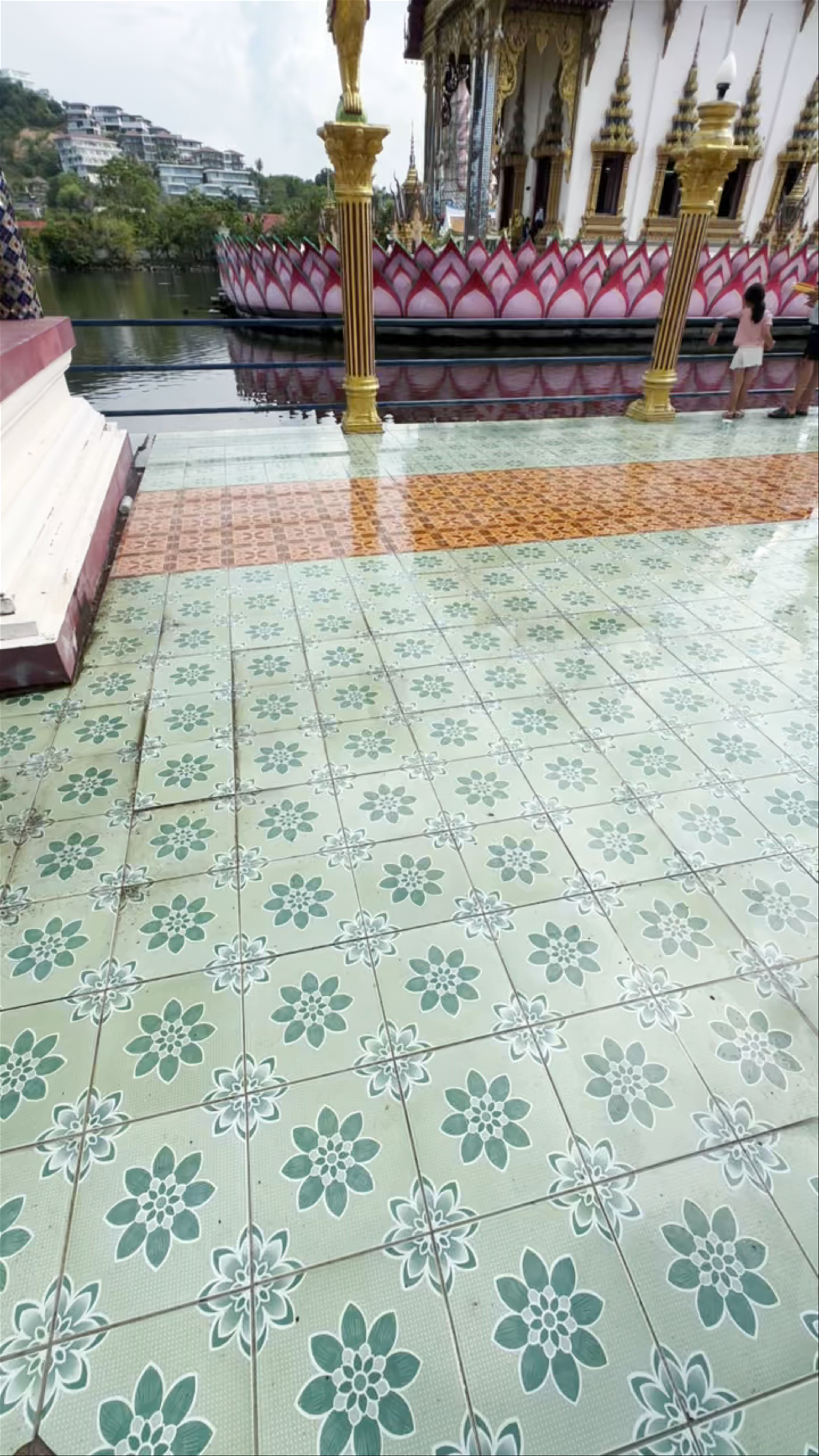Wat Plai Laem