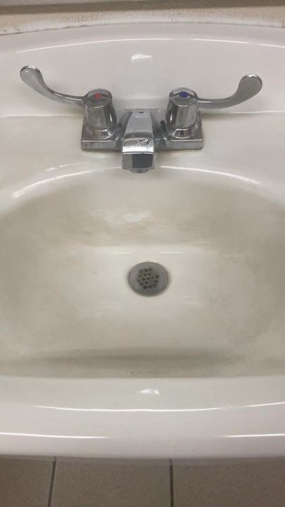 Walgreens - The bathroom is clean and smells good. I could tell their sink was clean but needs deep cleaning - Cosmetics & Beauty Supply Near Me - Jesup, Georgia