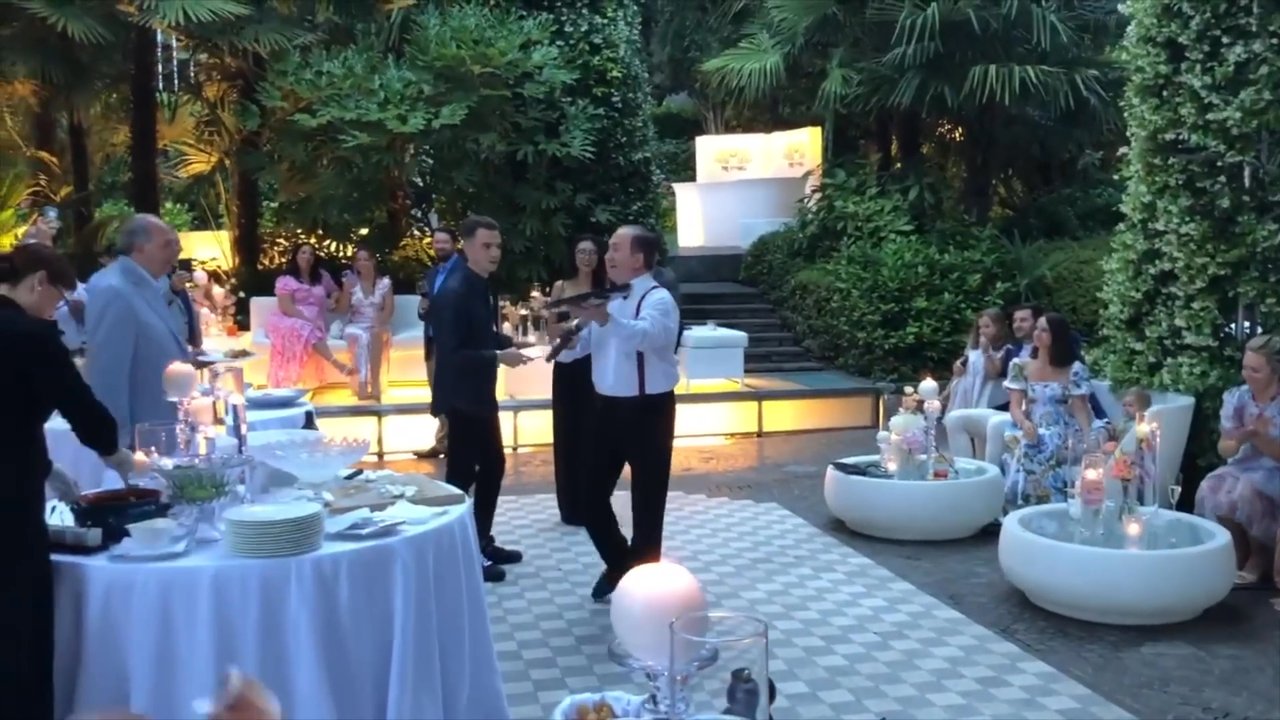 The Florence Tenors - Singing Waiter - video