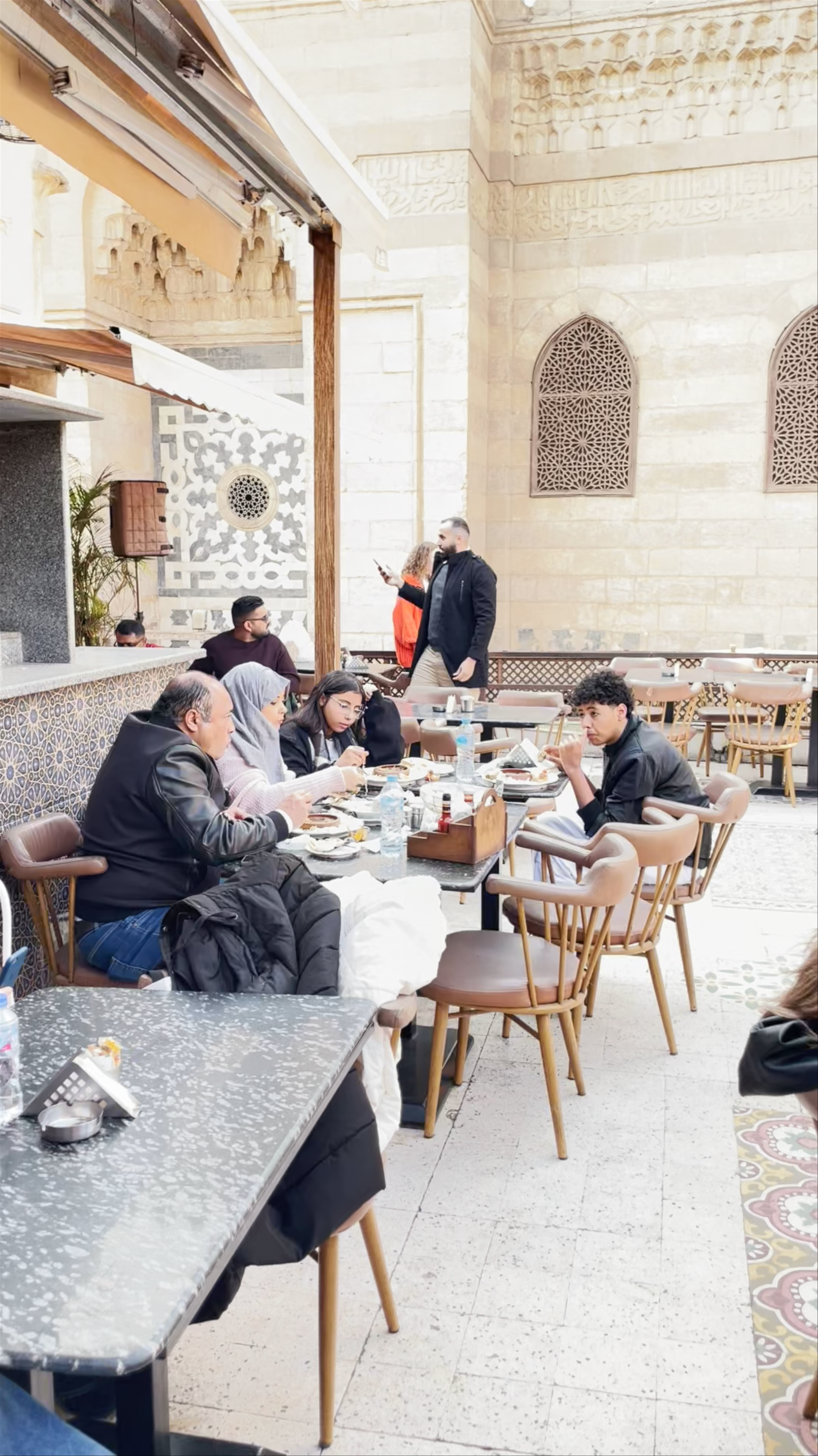 Sa7eb Els3ada Roof Café: Sunny Social Oasis in Historic El Gamaliya, Cairo