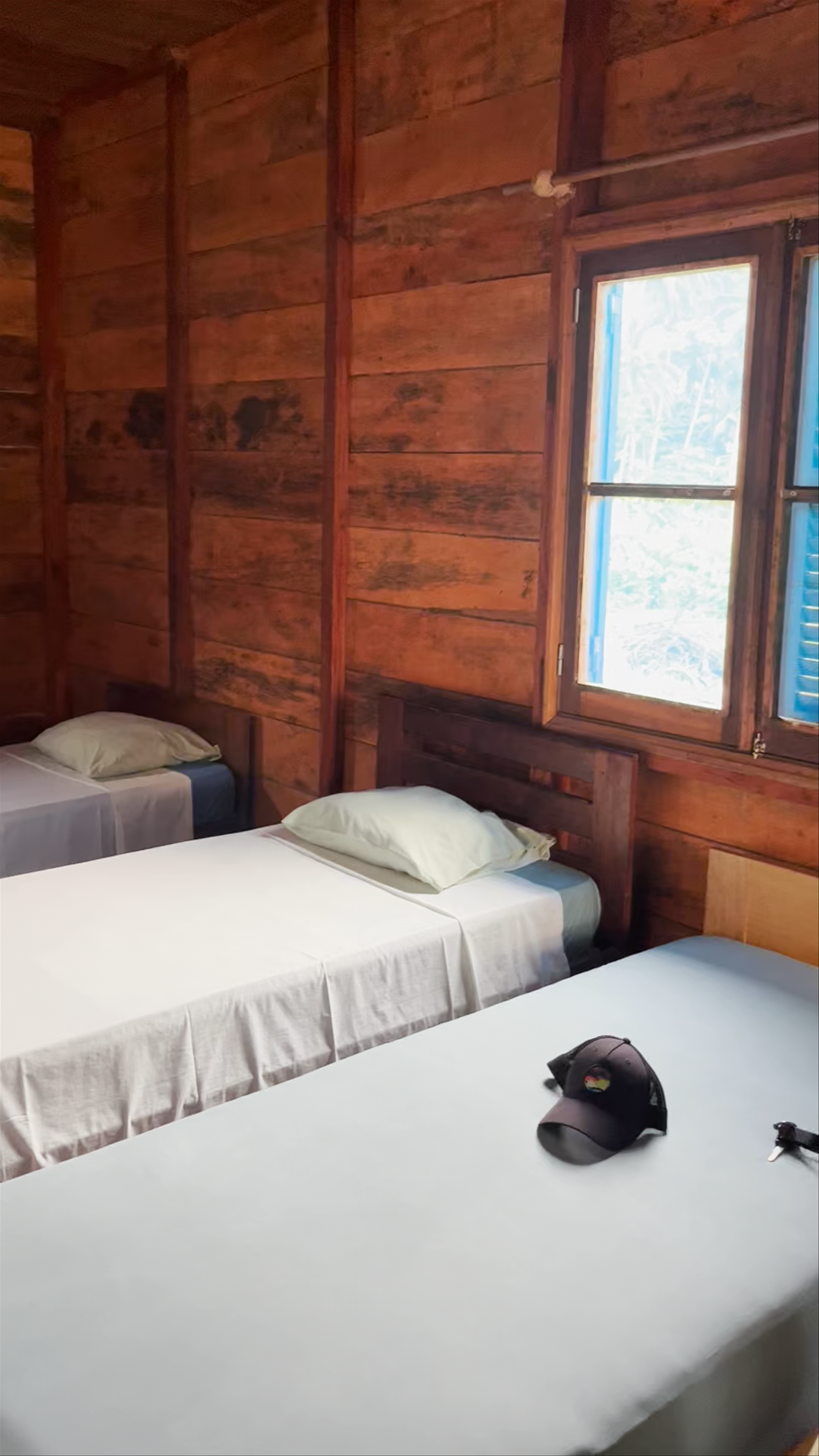 Domus Praia Jalé: Rustic Beachfront Retreat in Porto Alegre, São Tomé and Príncipe