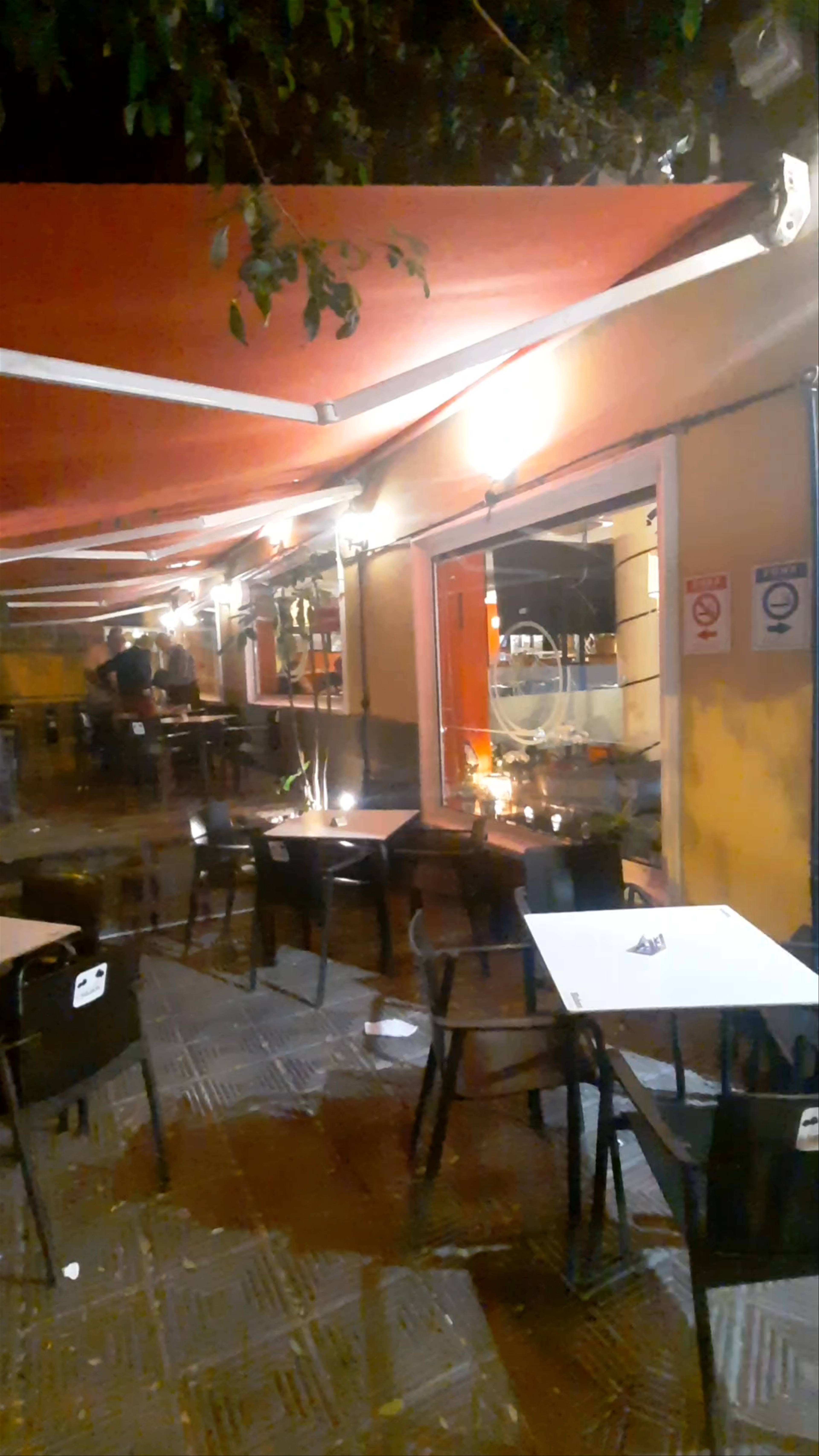 Evening Ambiance at El Ayuntamiento Restaurante-Cafetería in Las Palmas de Gran Canaria