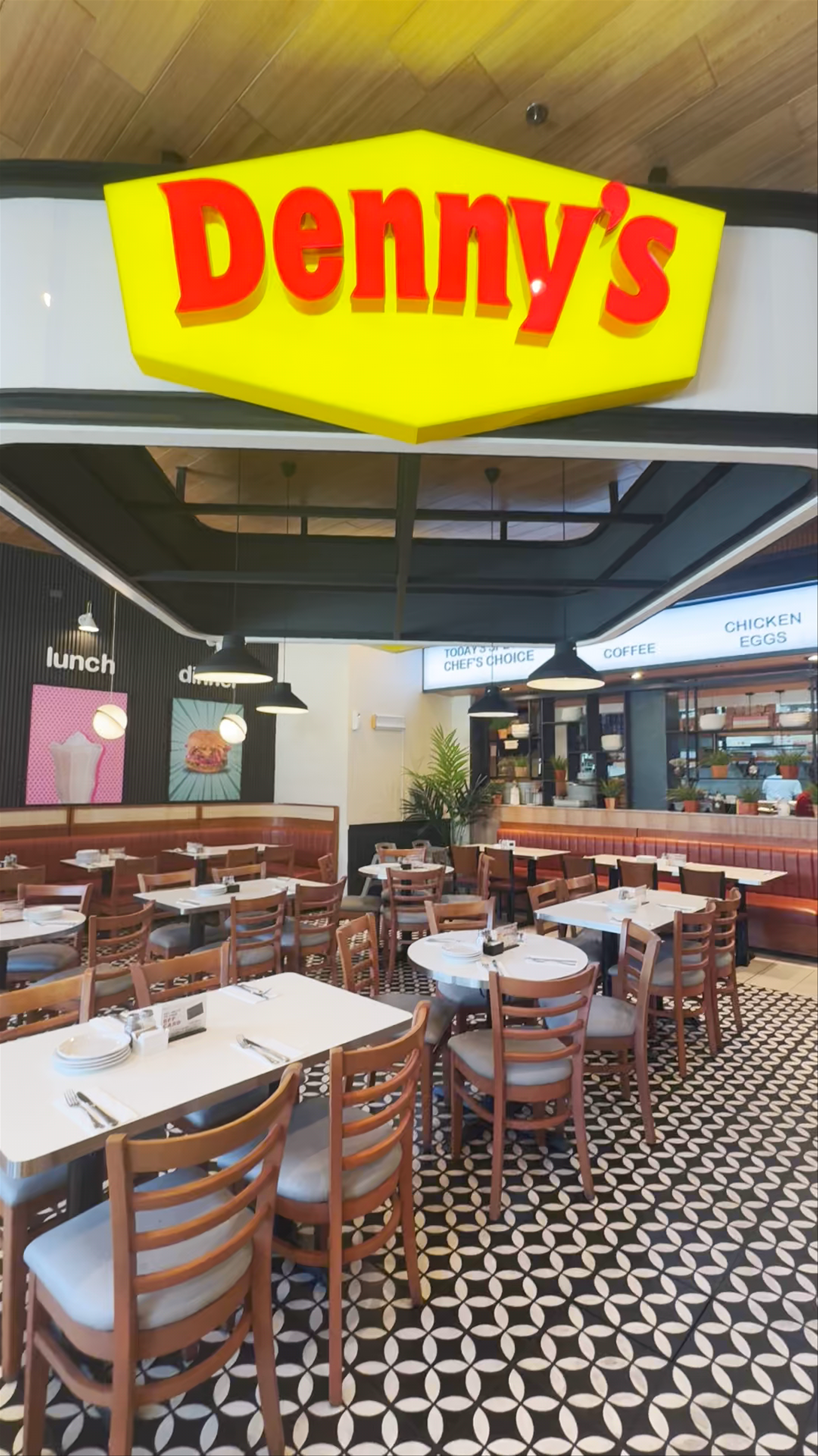 Denny's Uptown Taguig: Cozy Casual Dining Experience in Metro Manila