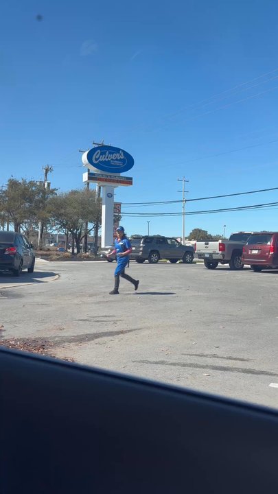 Culver's - Yuko running to get orders out - Ice Cream & Frozen Yogurt Near Me - San Antonio, Texas