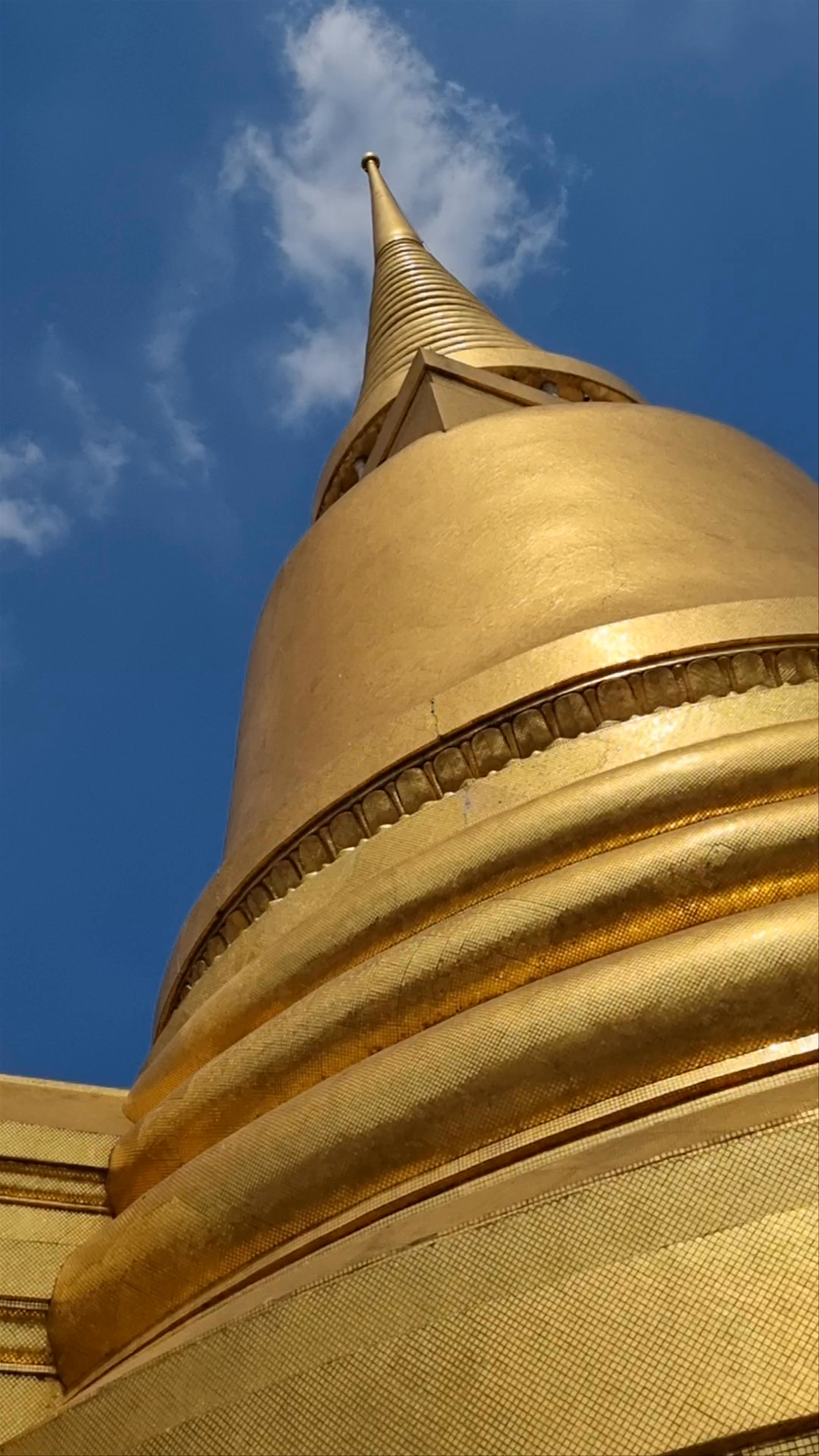พระสุวรรณเจดีย์ (Golden Chedi)