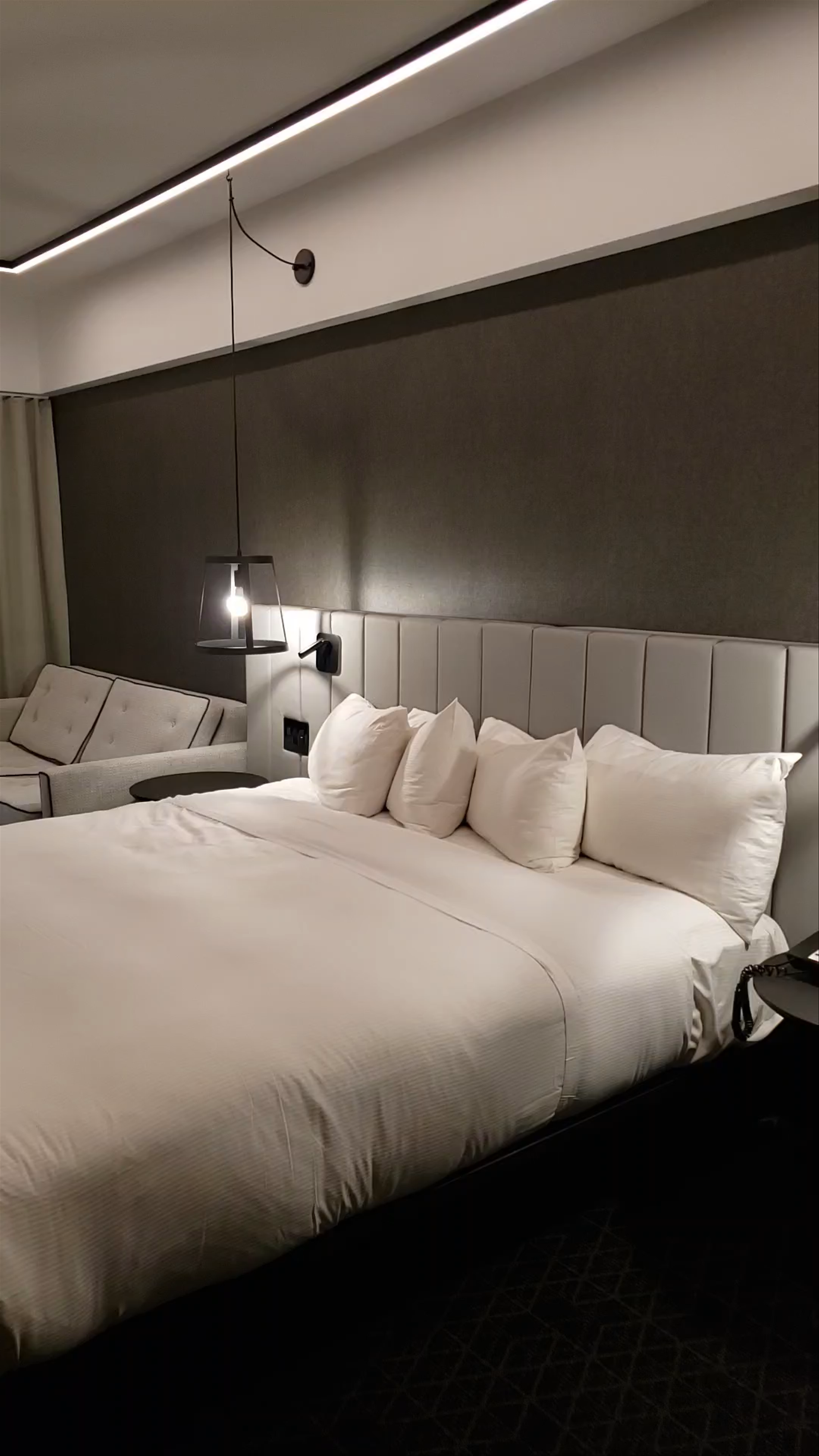 Modern Comfort and Quiet Luxury at Hotel Bonaventure in Montreal