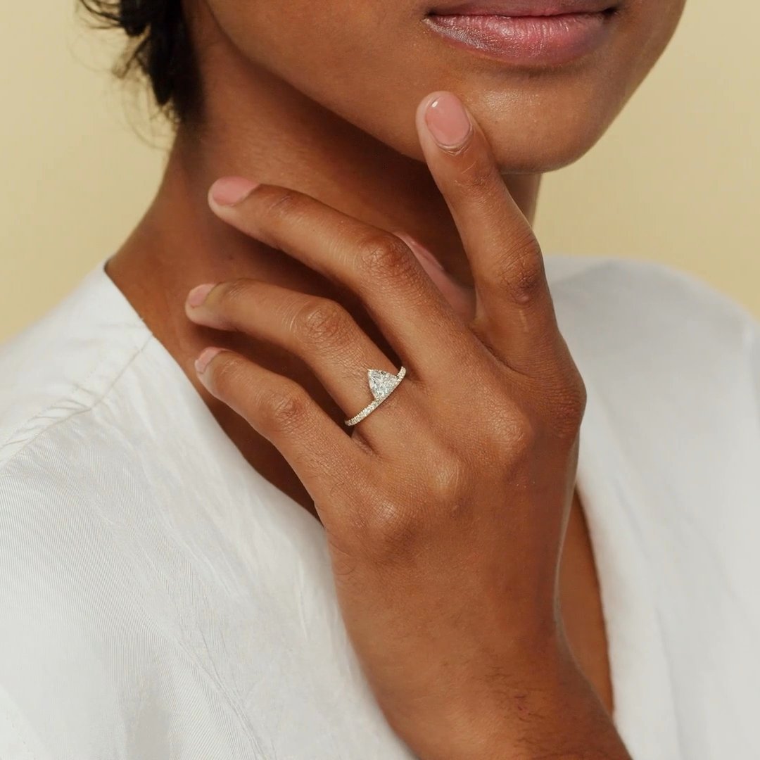 The Hover | Trillion | 18k | White Gold | bandAccent: Pavé | diamondOrientation: vertical | caratWeight: other