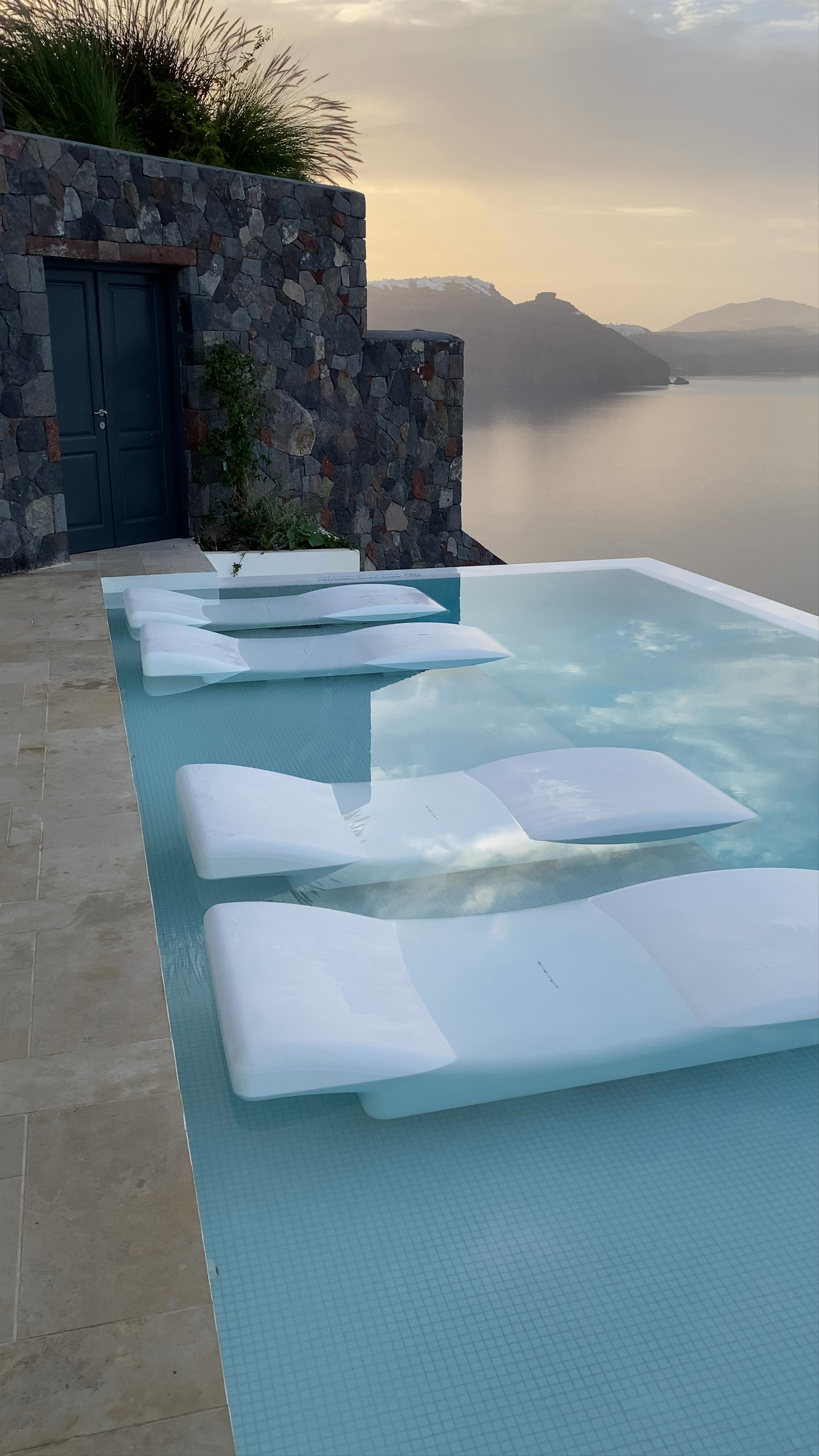 Canaves Oia Suites