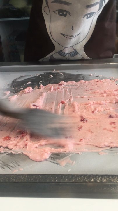 S7-Icy Bubble - making my yummy berry - Bubble Tea Near Me - Honolulu, Hawaii