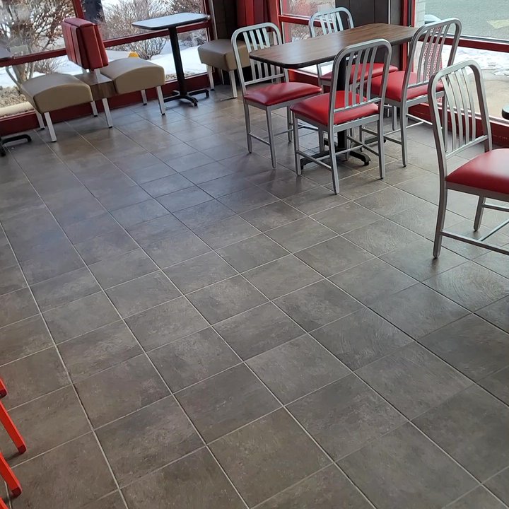 Arby's - Interior overview with large dining rooms - Fast Food Near Me - Elk Run Heights, Iowa