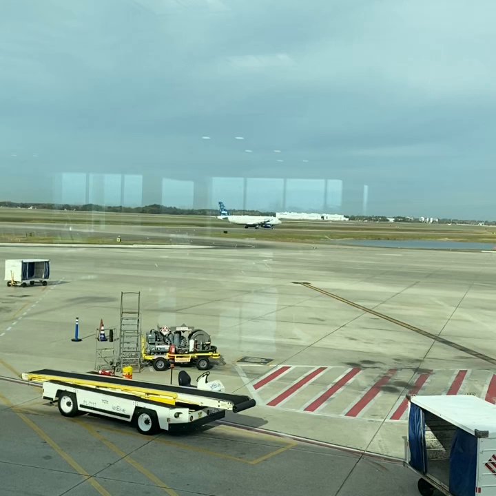 JetBlue - Airlines Near Me - Newark, New Jersey