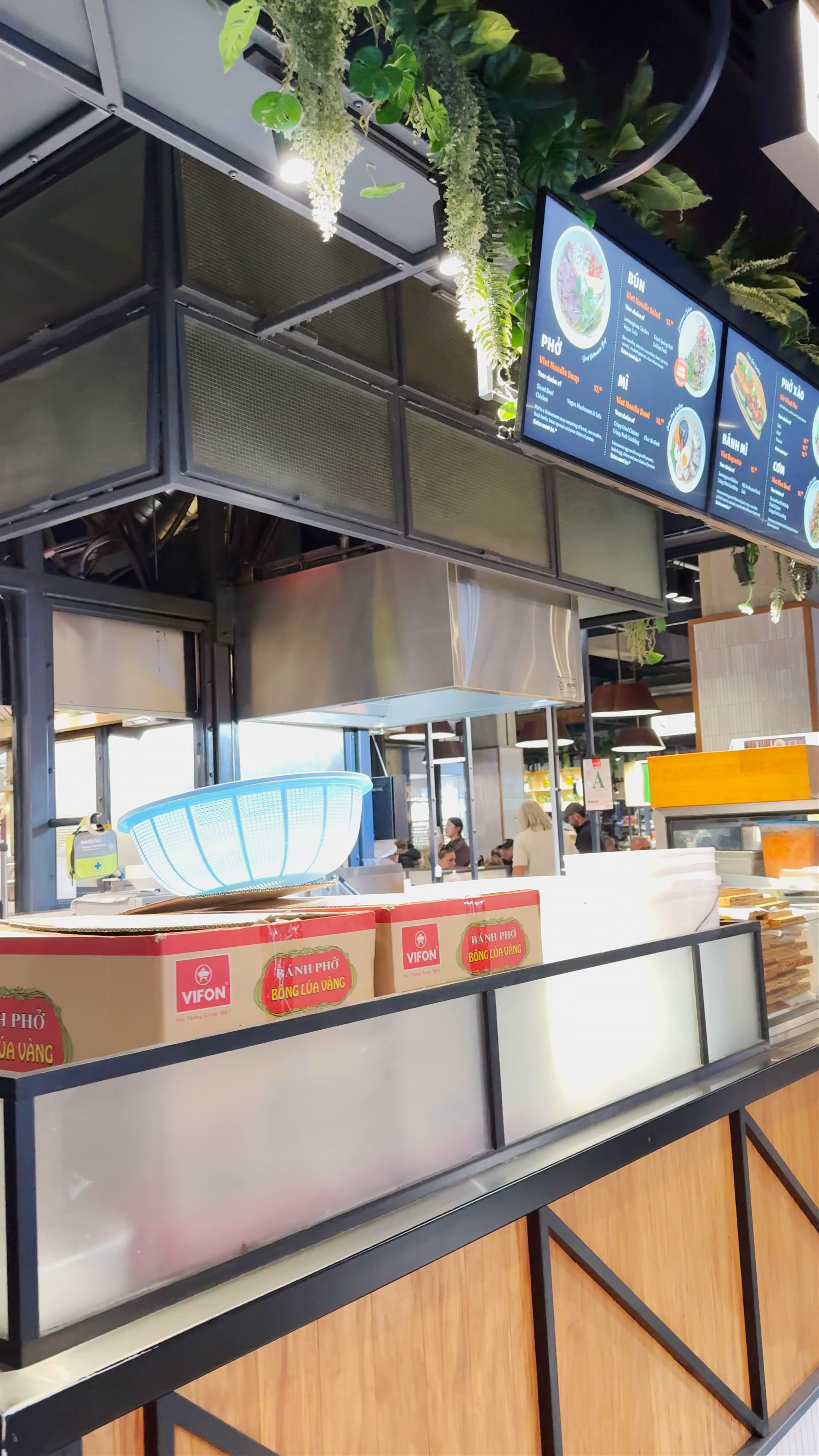 Commercial Bay Food Court: Modern Flavors in Auckland Central