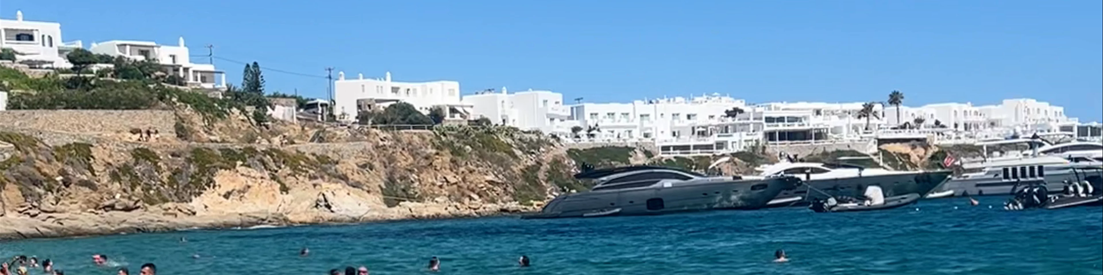 Psarou beach
