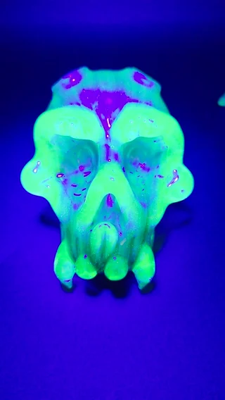 Preview pic of UV synergy over bronze pearl skull