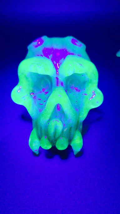 Preview pic of UV synergy over bronze pearl skull