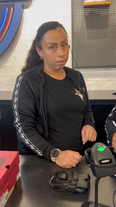 SKECHERS Warehouse Outlet - Ratio discrimination  Rude only help people that speak Spanish and take her sweet time to respond to them - Shoe Stores Near Me - Cerritos, California