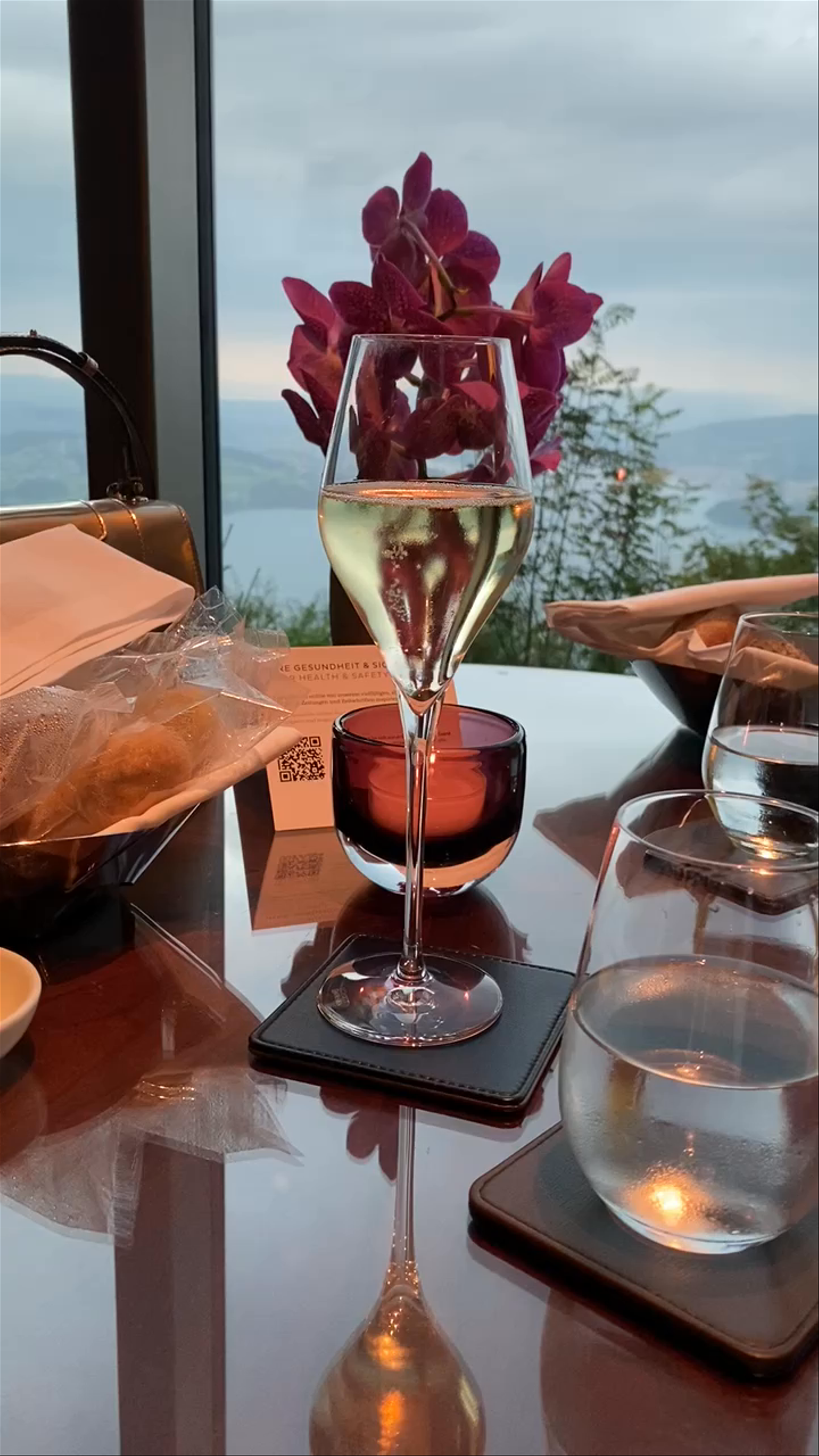 Lakeview Bar & Cigar Lounge: Elegant Sunset Views at Resort Lake Lucerne