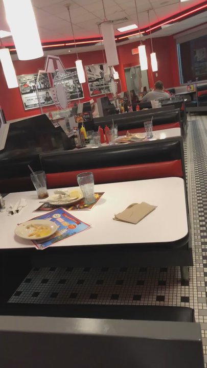 Steak ’n Shake - Literally EVERY table was dirty and the employees were just goofing around. - Burgers Near Me - Avon, Indiana
