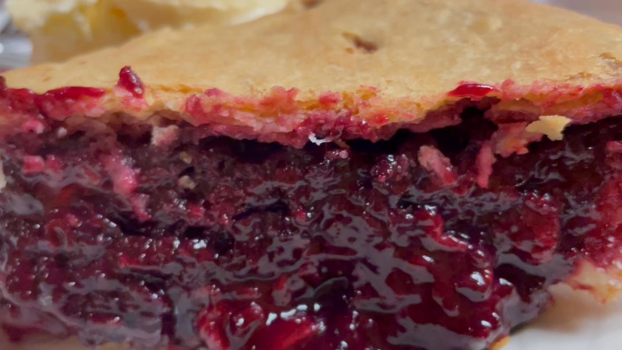Duarte's Tavern - Olallieberry pie - American Near Me - Pescadero, California