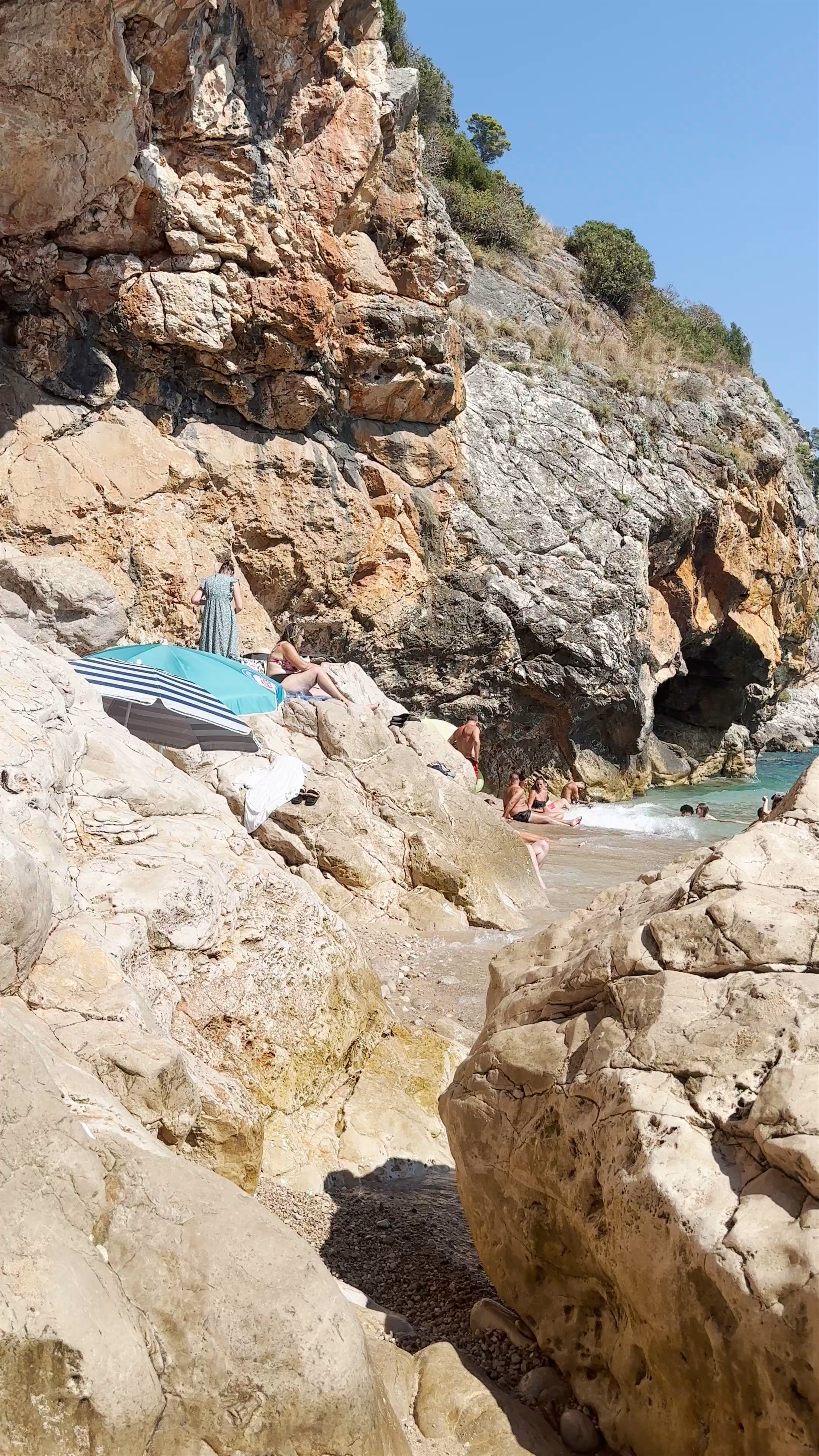 Pasjača Beach: Secluded Rocky Paradise in Popovići, Croatia