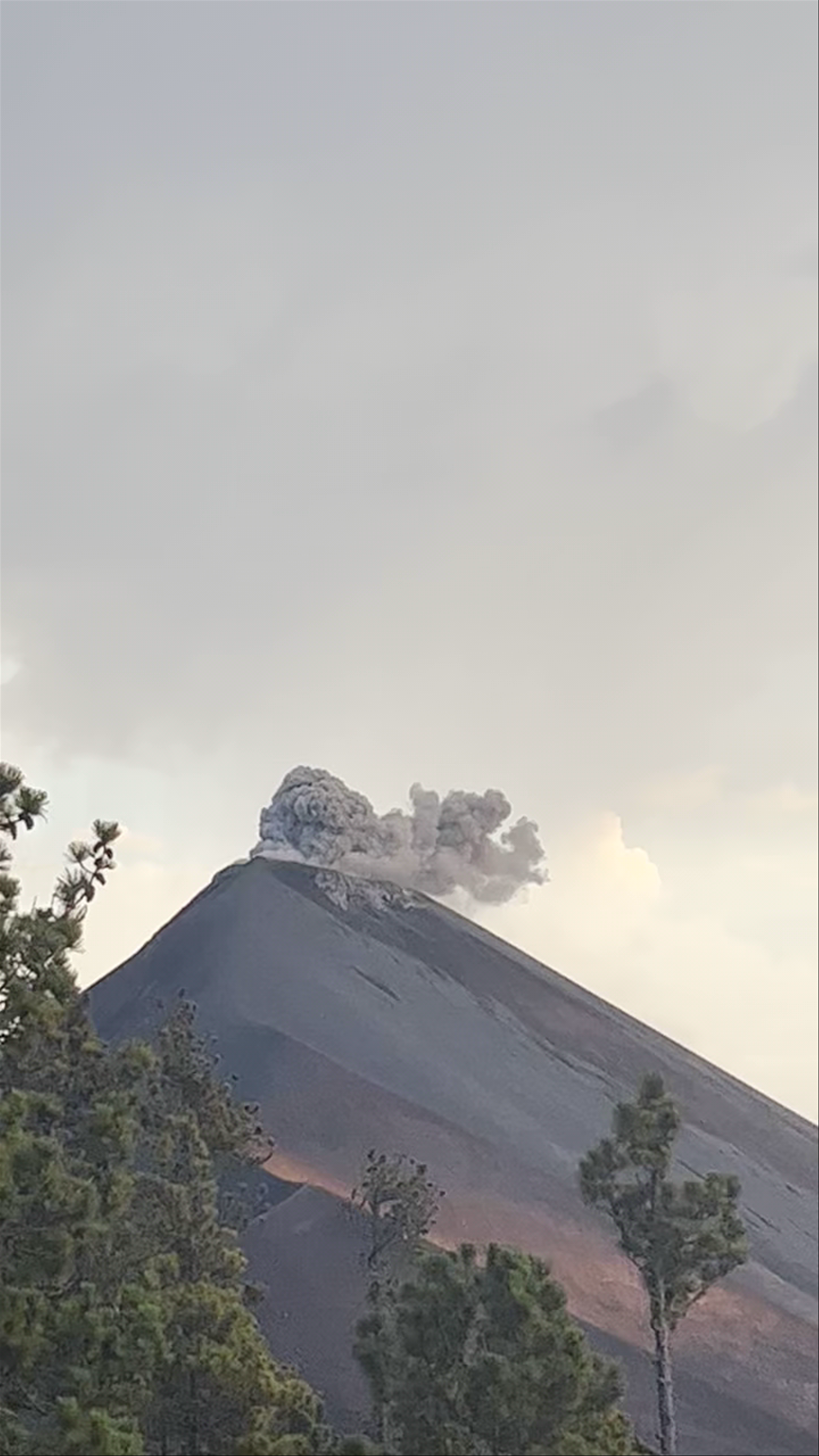 Volcán de Acatenango Eruption with Lightning Strike, Guatemala