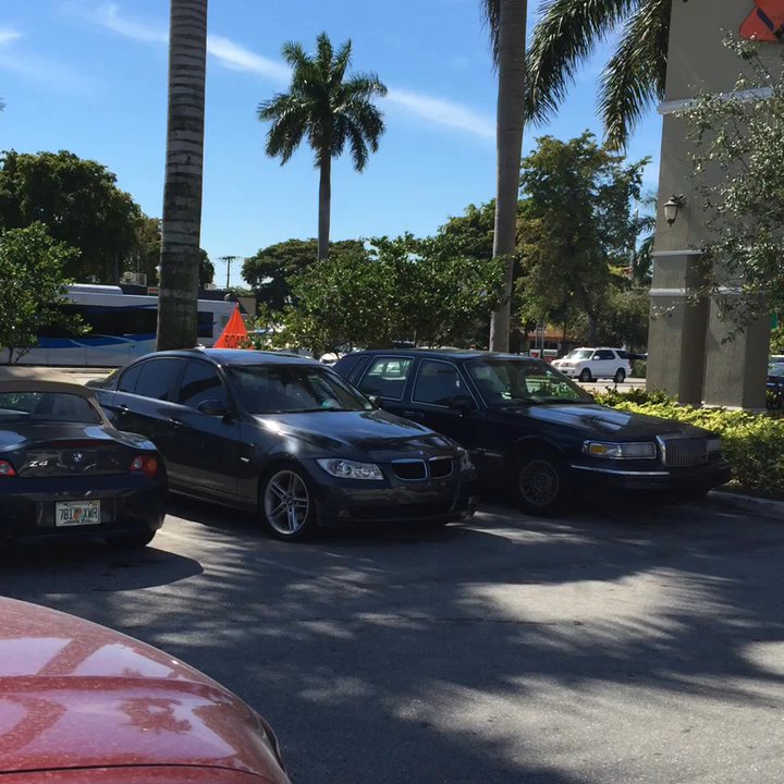 uBreakiFix by Asurion - Private parking lot next to Boost - Electronics Repair Near Me - Hallandale Beach, Florida