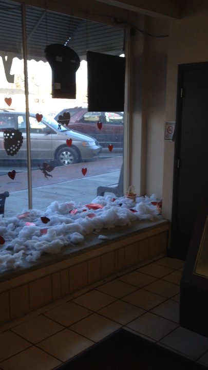 Yum-Ee Donuts - Interior display and seating - Bakeries Near Me - Sunbury, Ohio