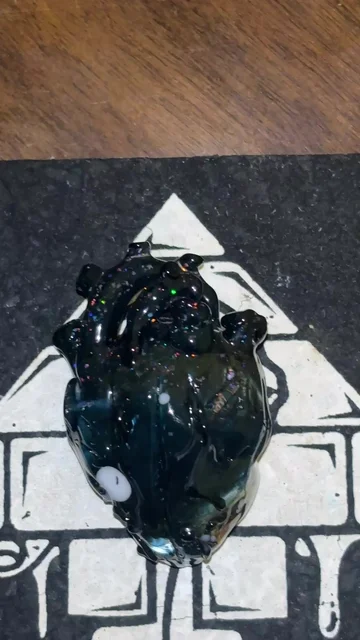 Preview pic of @T.Larsonglass space heart.