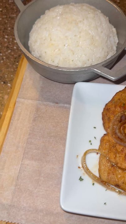 Aki E Restaurant Bar - Dominican Near Me - Hollywood, Florida