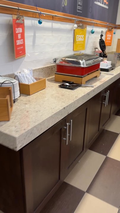 Hampton Inn Evansville - Breakfast bar (free) - Hotels Near Me - Evansville, Indiana