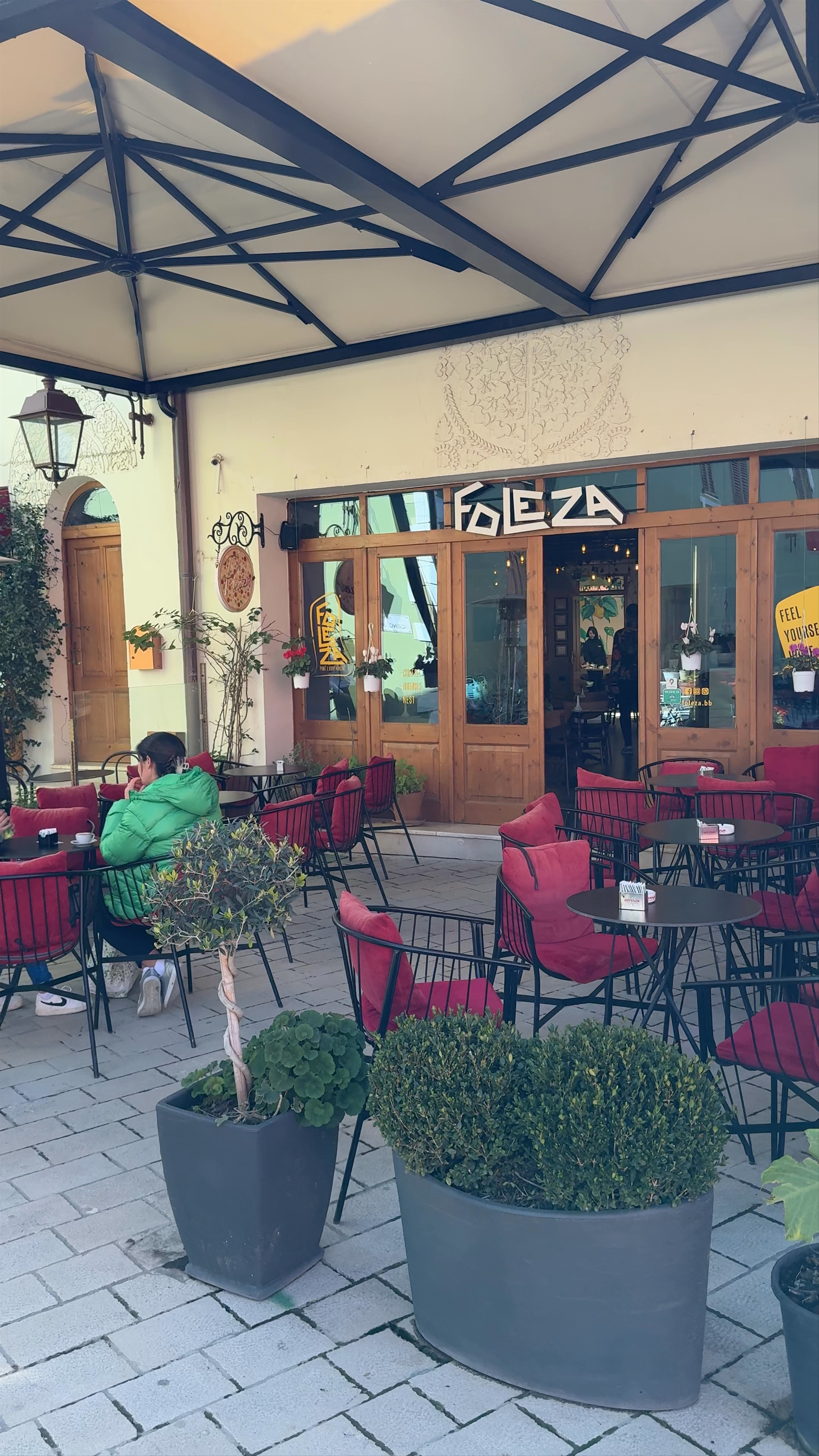 Foleza - Cozy Bed and Breakfast with Coffee, Drinks & Pizzeria in Vlora, Albania