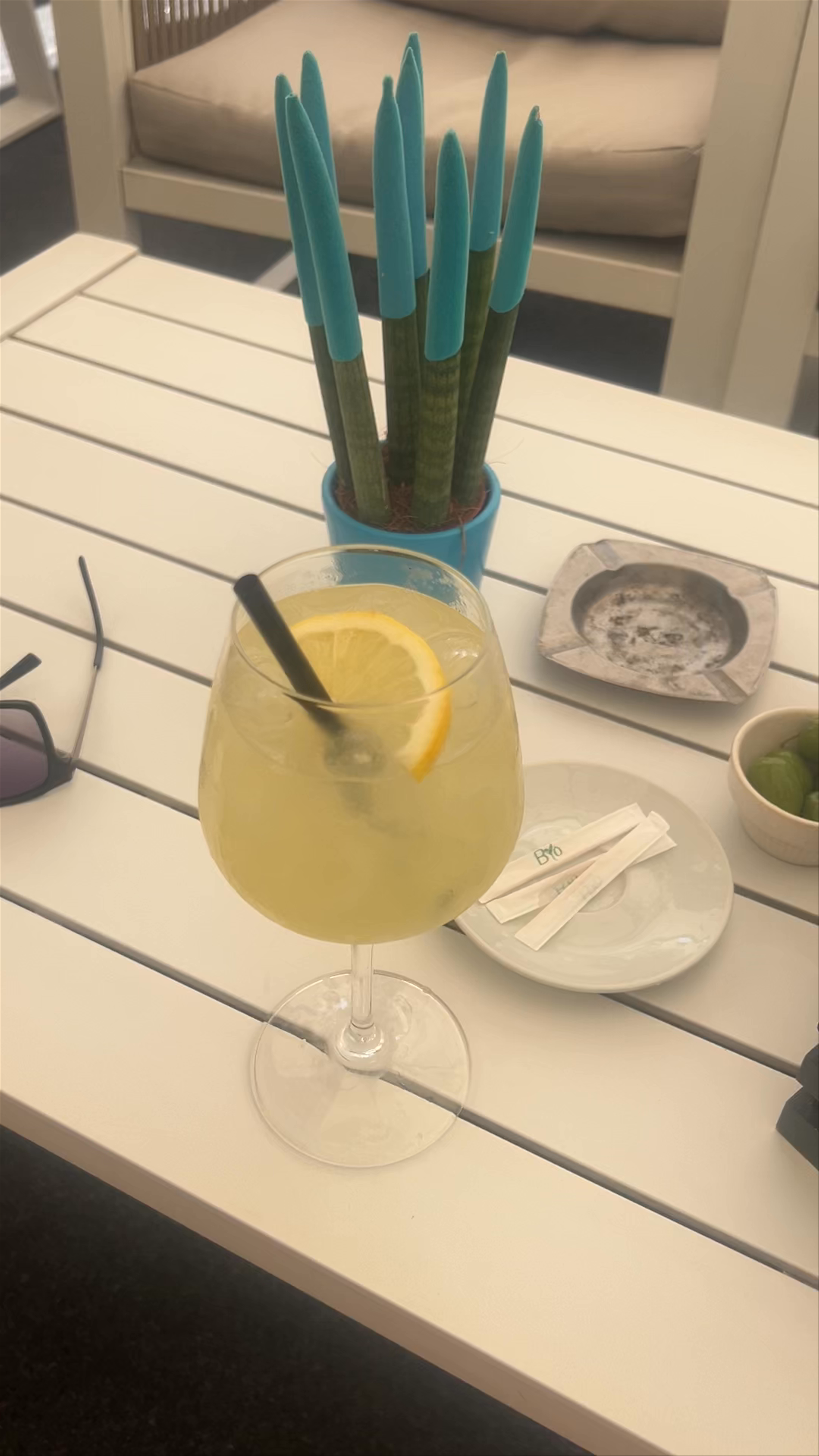 Caffe Megaride: Chic Outdoor Café Experience in Naples