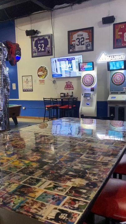 STL Throwdowns  - Dining Area - American Near Me - Wentzville, Missouri