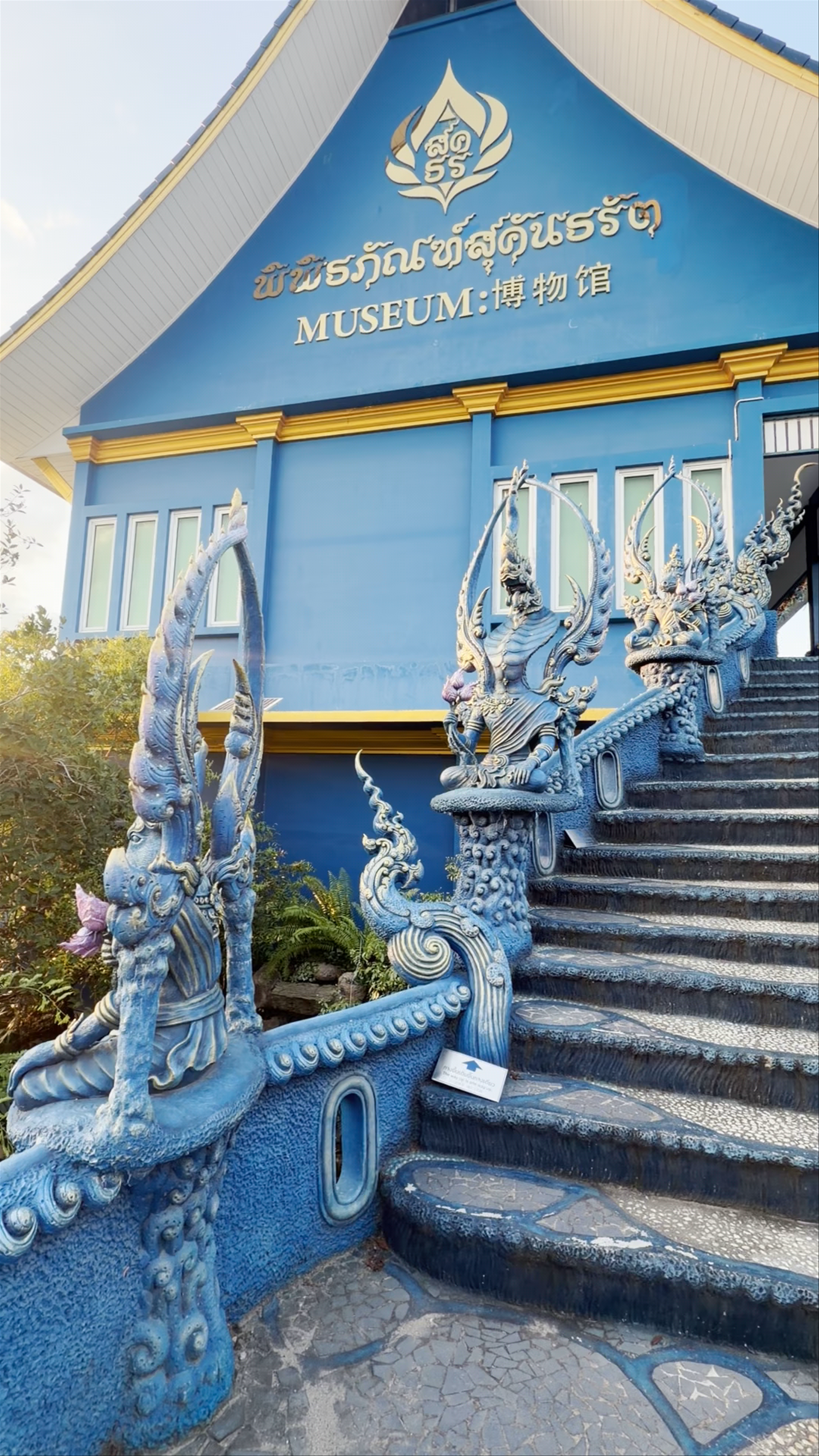 Wat Rong Suea Ten: The Enchanting Blue Temple of Chiang Rai