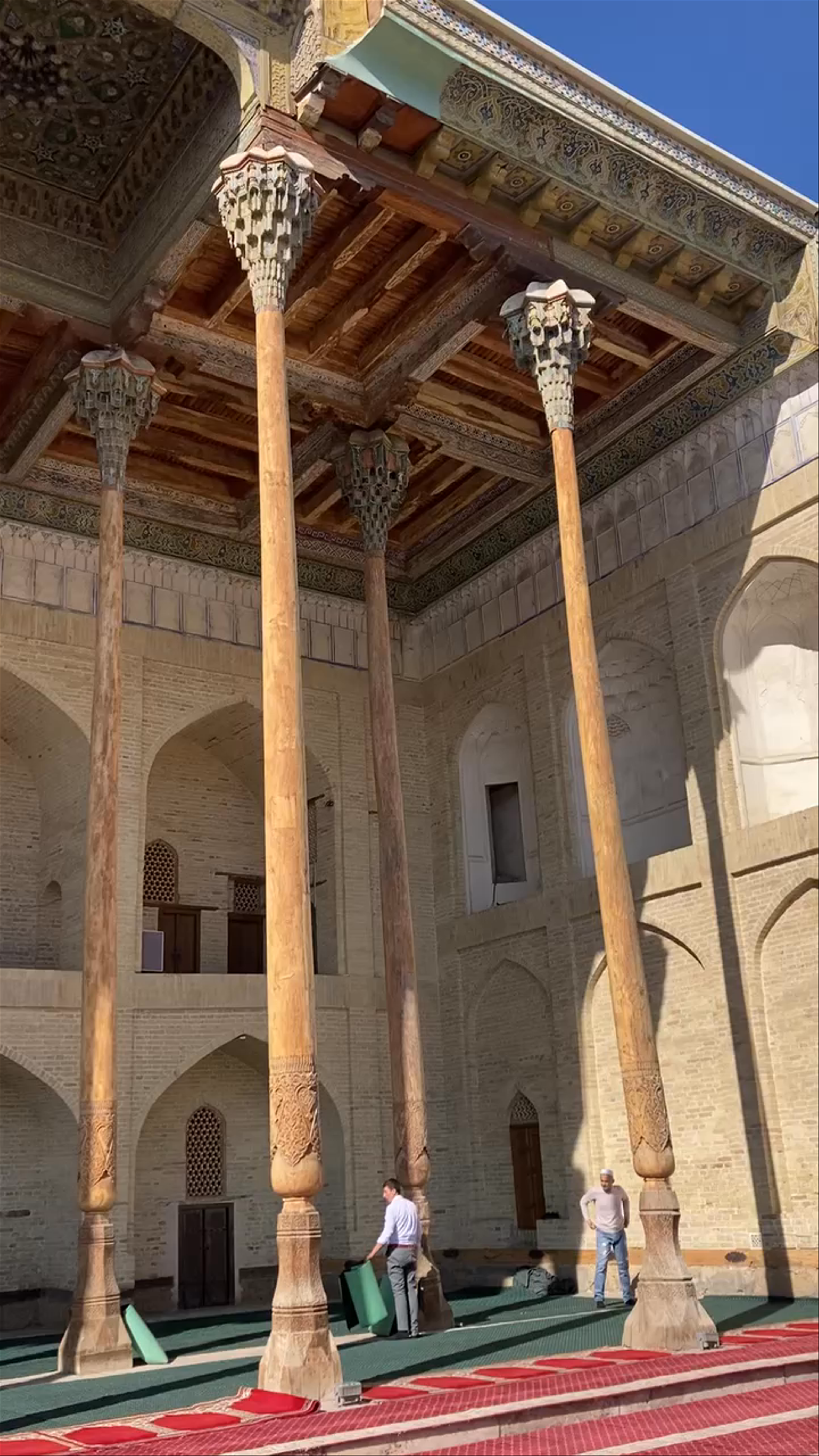 Bolo Hauz Mosque