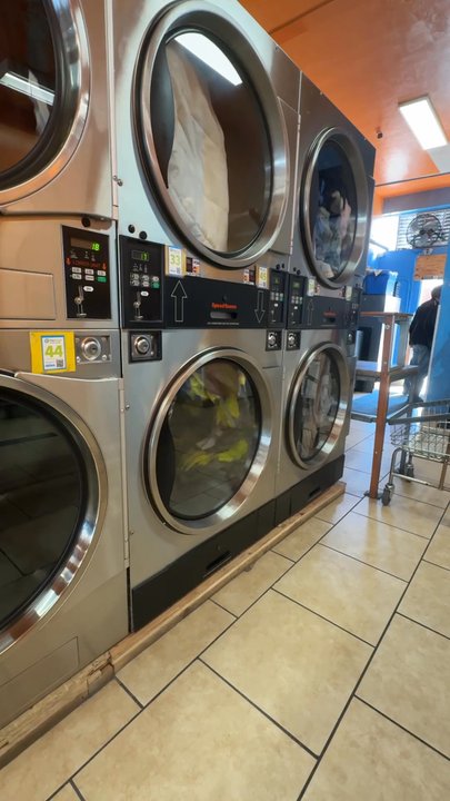 Summer's Laundry - Machines on the left start and stop the entire drying session- last 2 don't. - Laundromat Near Me - San Bruno, California