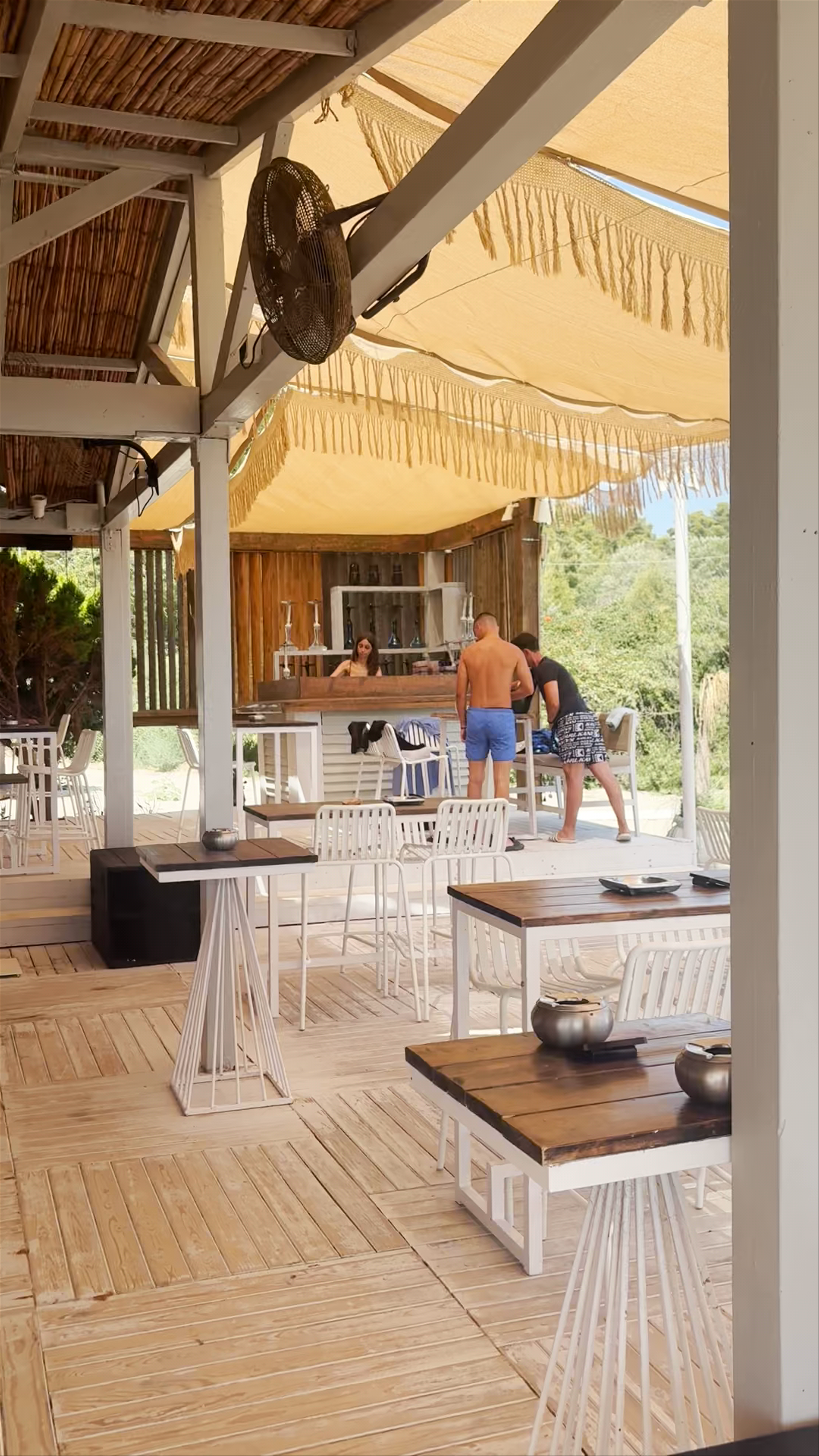 Leuki Ammos Beach Bar: Breezy Summer Vibes at Paliouri's Coastal Escape
