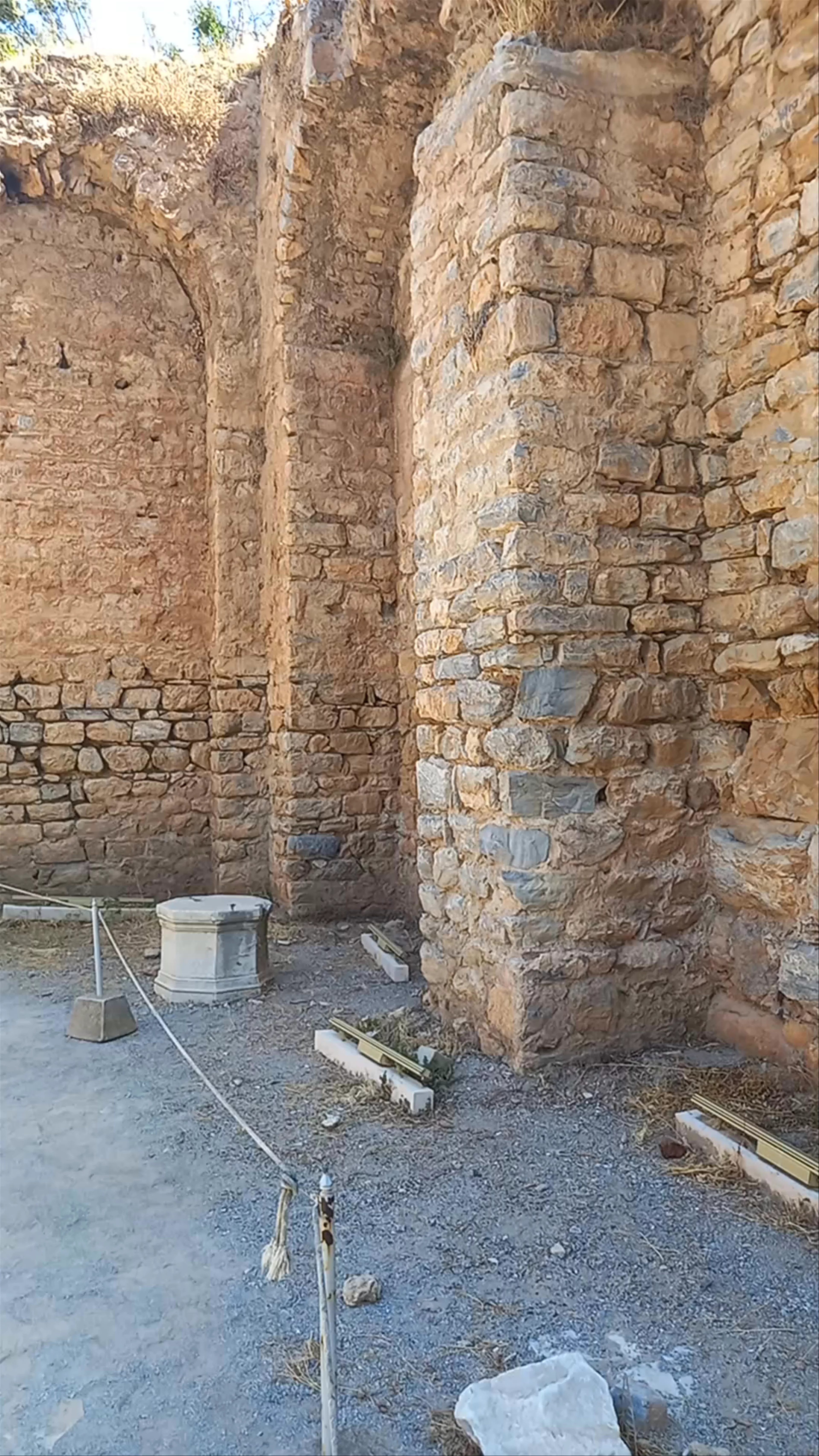 The Nymphaeum Traiani, Efes Harabeleri