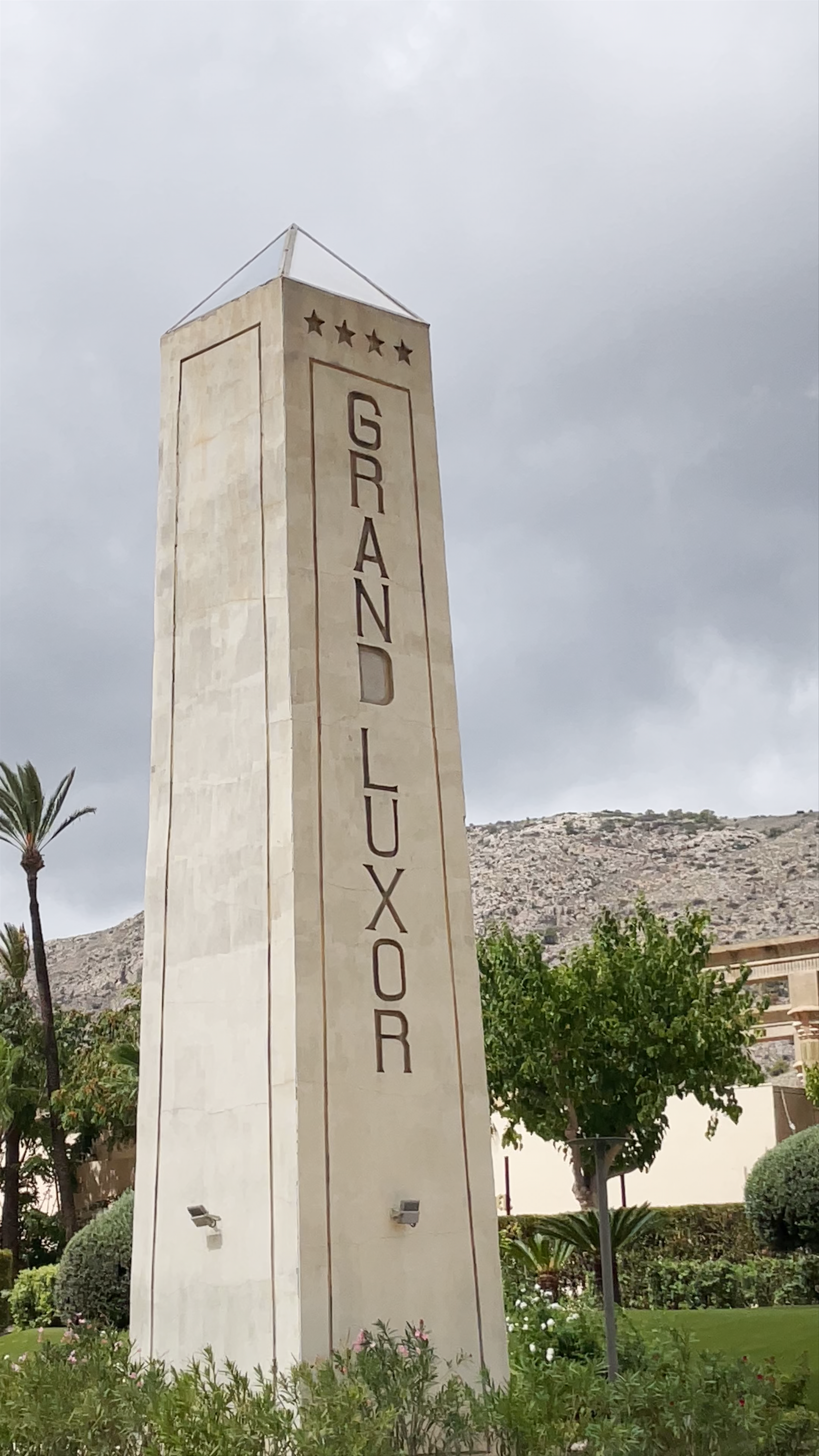 Grand Luxor Hotel