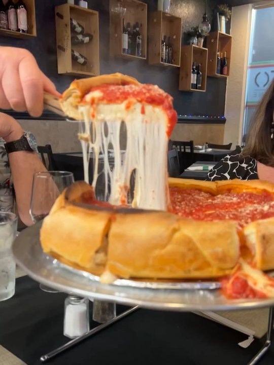 Il Baretto - That cheese pull - Pizza Near Me - Plantation, Florida