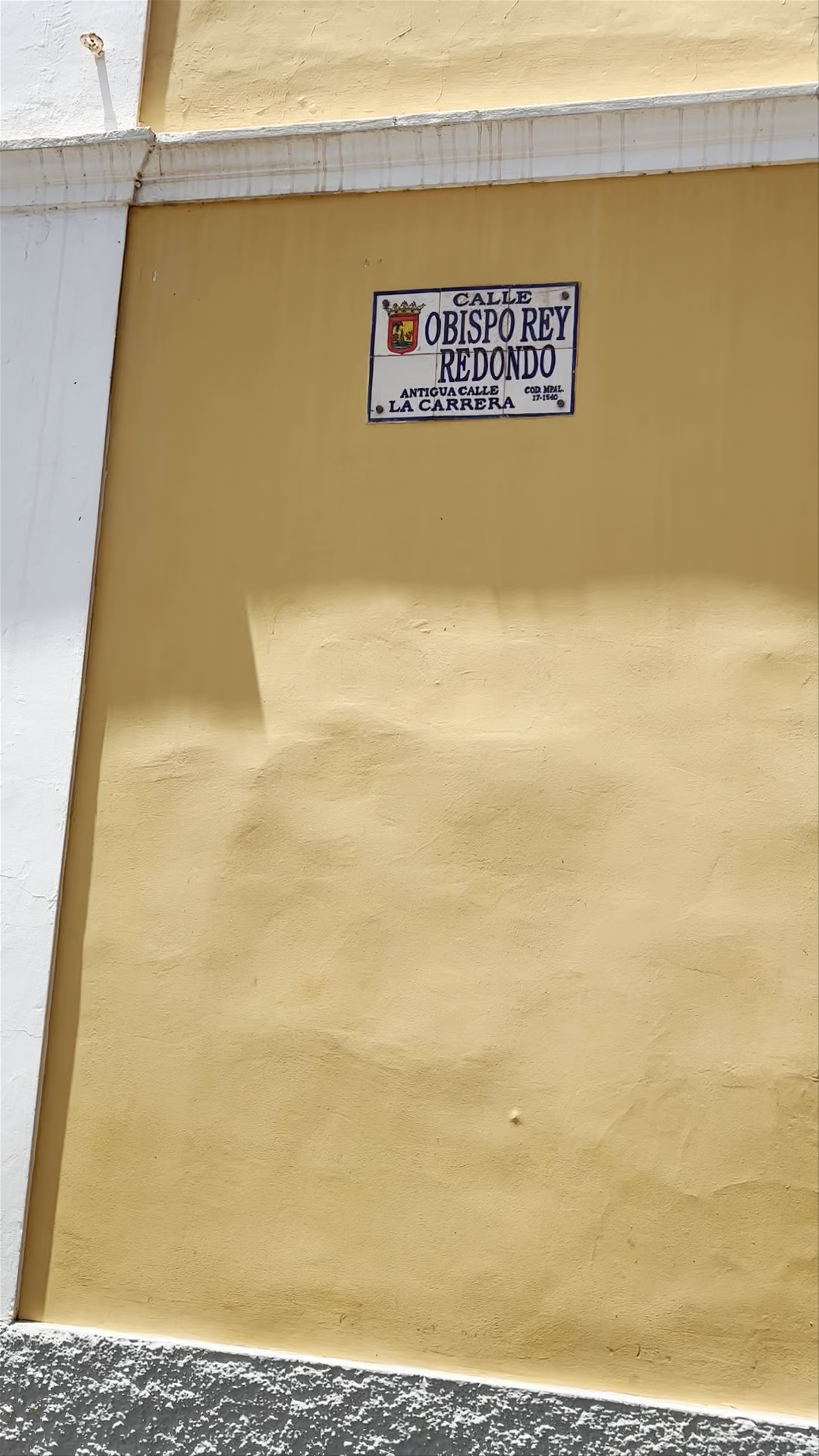Sunny Stroll Along Calle Obispo Rey Redondo in La Laguna, Spain