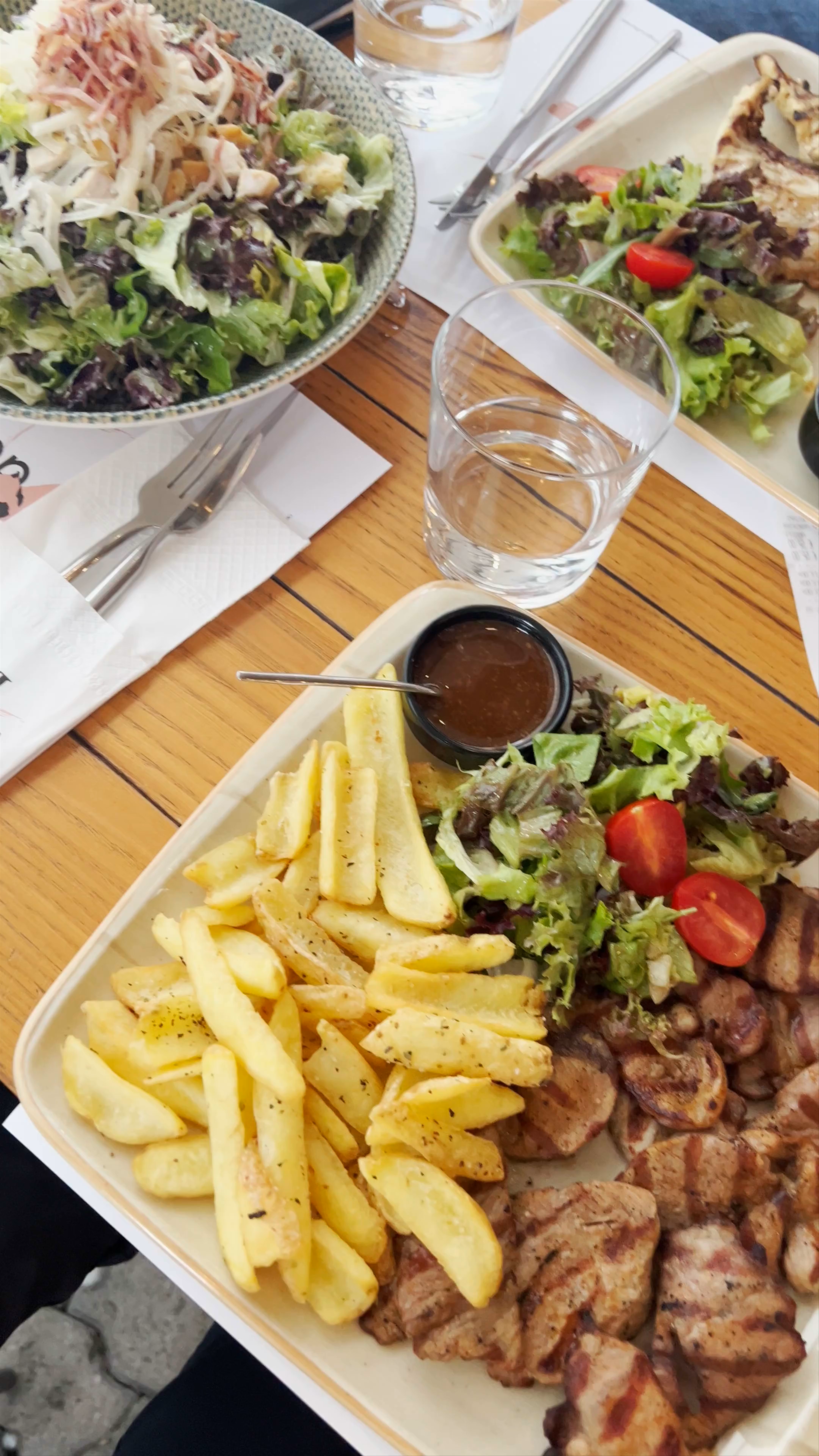 Casual Dining Experience at Dante's in Larisa, Greece