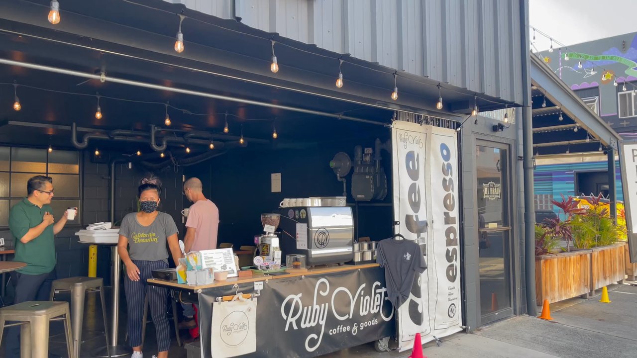 Rubyviolet - Front of shop and street - Coffee & Tea Near Me - Honolulu, Hawaii