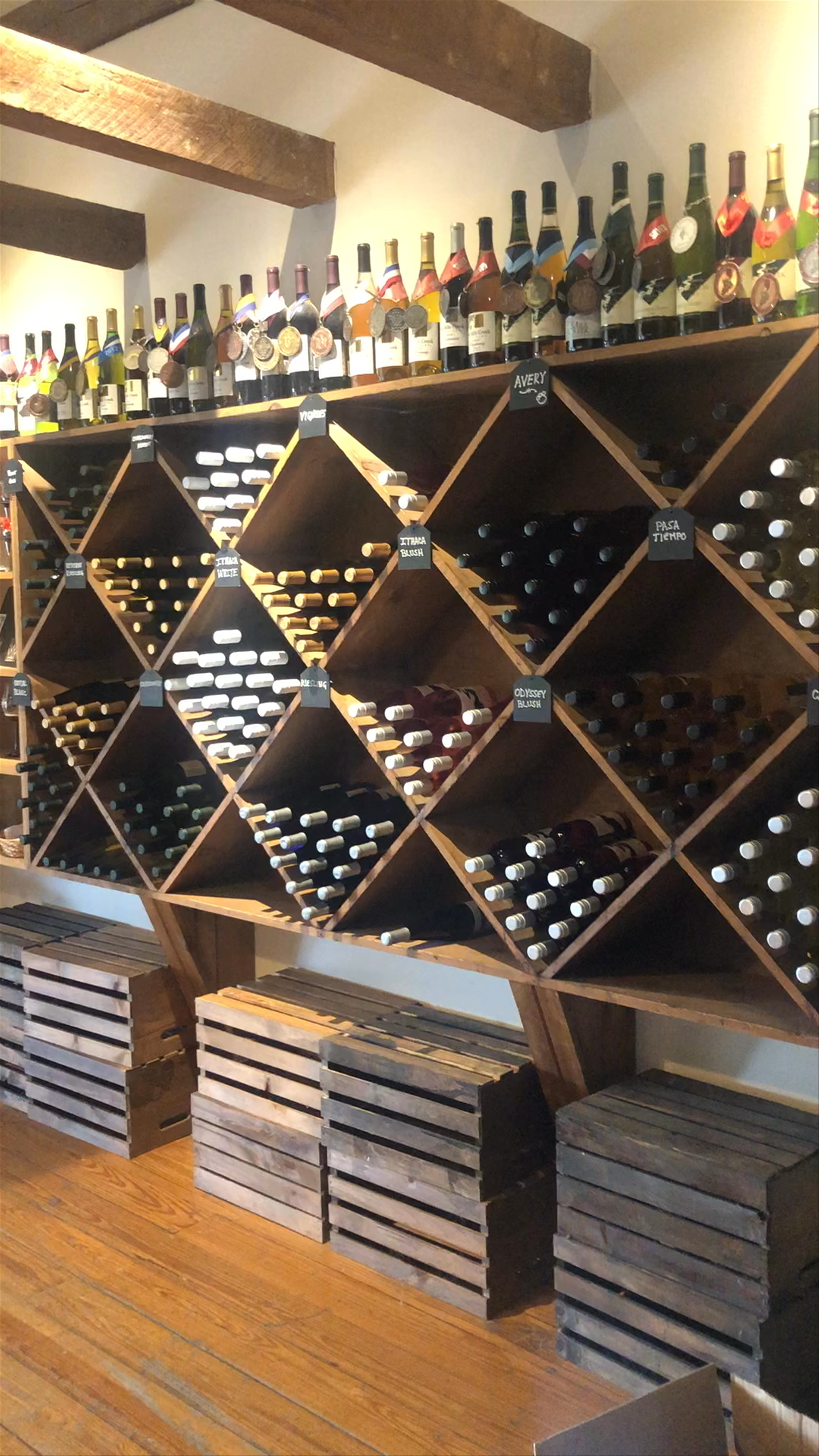 6 Mile Creek Vineyard: Cozy Wine Cellar and Tasting Room in Ithaca