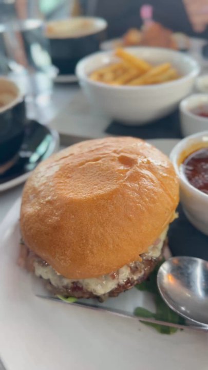 The Cottage - Cottage burger with chile - Cocktail Bars Near Me - Bothell, Washington