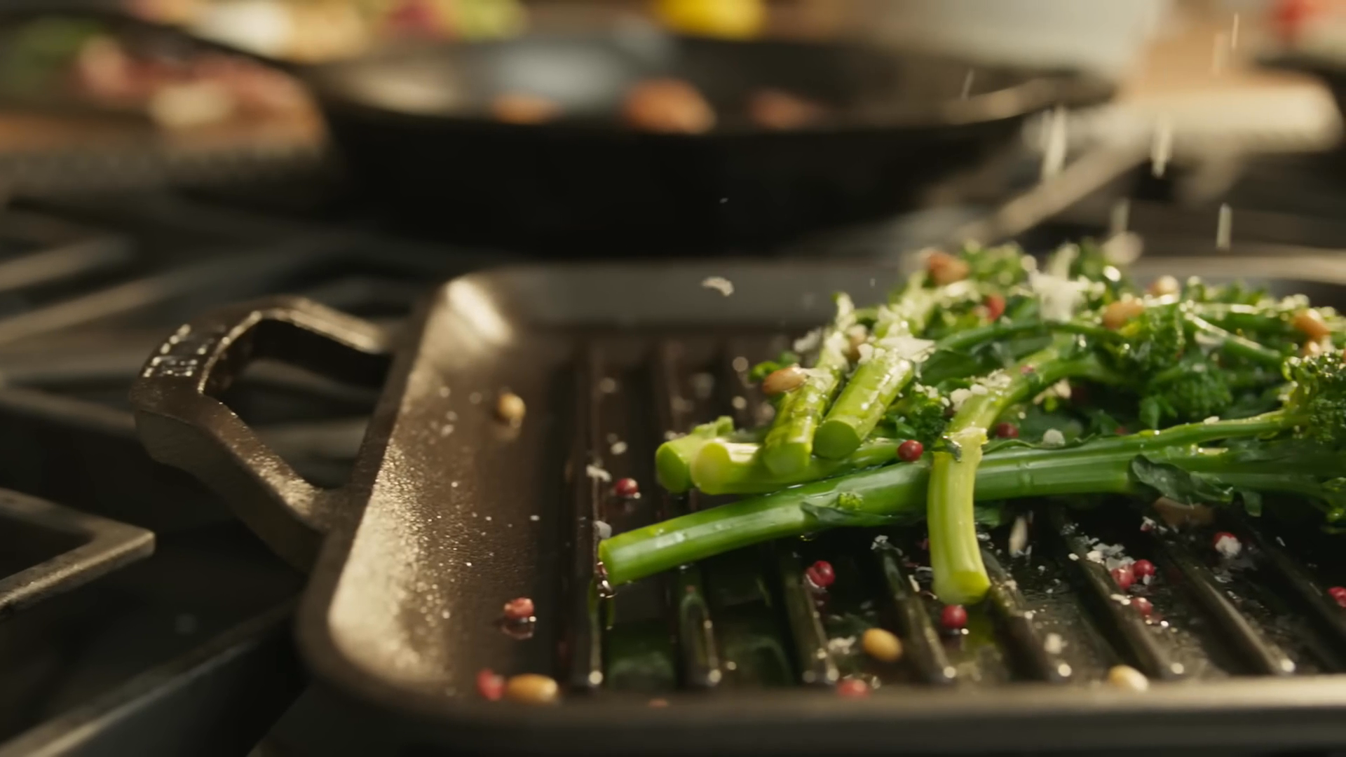 Lodge Seasoned Cast Iron Skillet (6 Sizes)