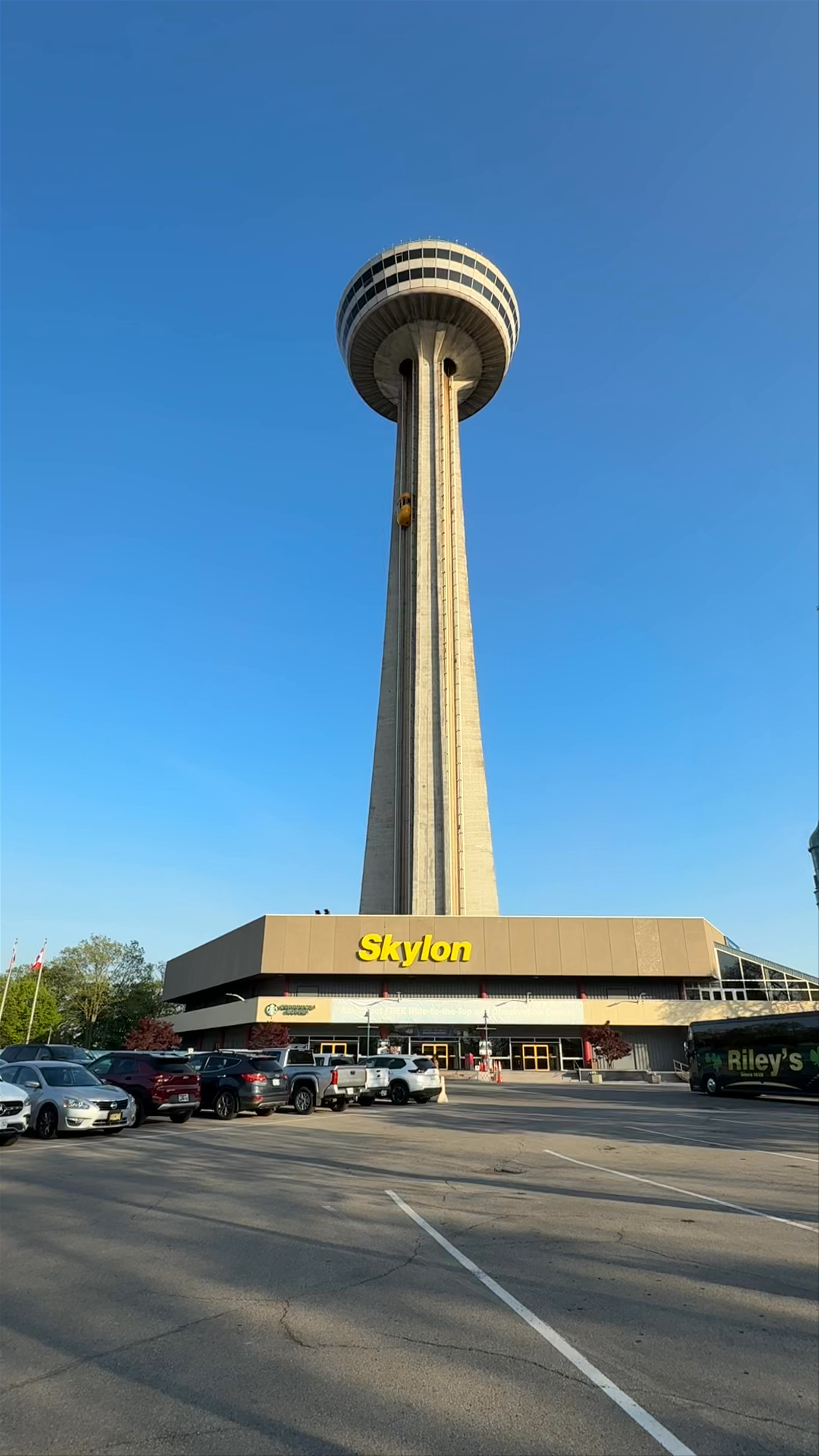 Skylon Tower: Breathtaking Views Over Niagara Falls